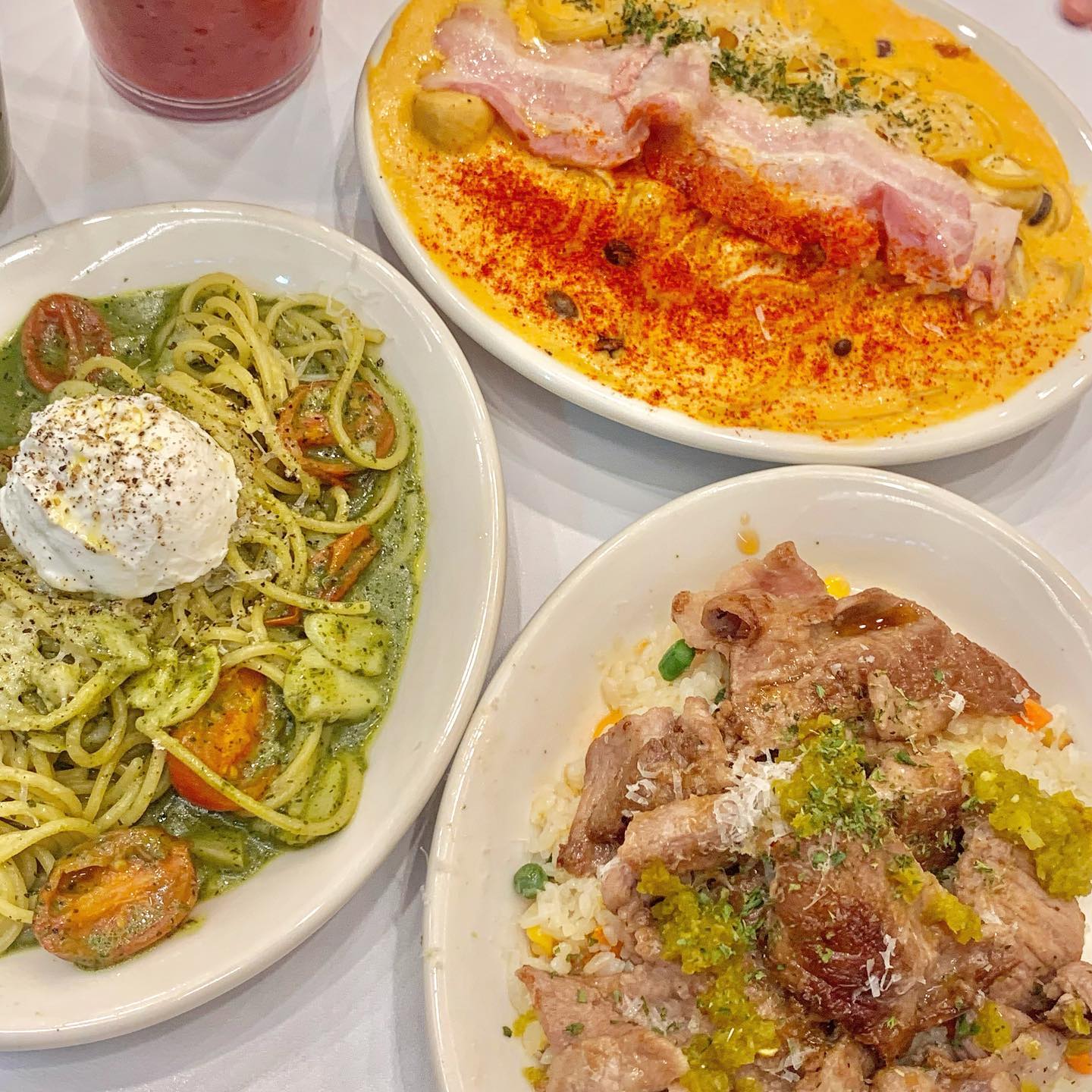 #협찬 #타파스빈 🍝
파스타,리조또,필라프 5,500원😱 (#포장가능 ) 

송현아 바로 옆 it센터 건물 안에 위치해 있는 타바스빈에 다녀왔다👯‍♀️(건물 안 할리스커피 근처에 있음)

직장인들이 많이 있는 곳이라 그런지 조리도 빠르고 가격도 매우 저렴한데 한 입 먹자마자 너무 맛있어서 깜짝 놀랐다…🫢 (주스 포함 5개 메뉴 가격 실화야..?)

주스도 넘 맛있다 .. 그냥 완전 성공…︎♥가격이 저렴해서 그렇게 기대 안 했는데 여긴 음식이 그냥 다 맛있는 게 틀림없다..! 
그중에서도 스파이시베이컨파스타 개 강추👍🏻

포장해 간 새우 포케도 넘 맛있었다😳 
이음카드 결제도 되고 인테리어도 깔끔하고 널찍하니 여기 자주 애용해야겠다..! 짝꿍 데리고 또 올거야…!!!! 

#리코타바질파스타
#스파이시베이컨파스타
#목살필라프
#청포도케일주스
#리얼딸기주스
#새우포케(#포장 )

#송도맛집 #송도파스타 #송도데이트 #송도트리플맛집 #송도트리플스트리트파스타 #송도트리플스트리트맛집 #송도트리플스트리트 #송도샐러드 #송도점심