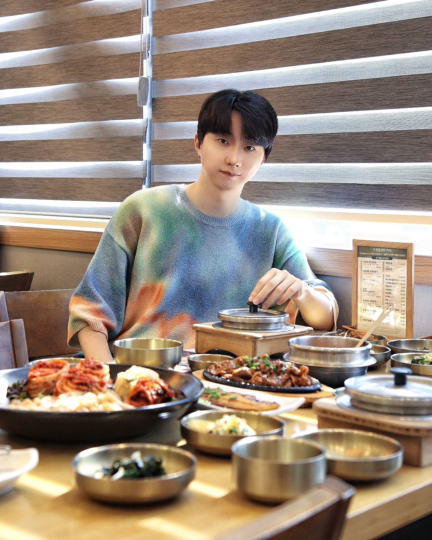 #광고 borigol_food bori_vob 2024.06.19

한국인은 역시 밥심이죠! 오늘은 인천 부평 한식 맛집 #보릿골정찬 에서 맛있는 식사 하고 왔어요. 저희는 정찬보쌈, 보릿골 솥밥정식으로 먹었는데요, 찬도 정말 많았고, 음식 비주얼도 최고여서 먹는 내내 행복했답니다. 🐻✌️.

#보릿골정찬 에서는 "뜸"과 "기다림"을 메인으로 하여 정성과 기다림을 담아 밥을 올리고, 청국장은 어머니의 건강한 맛을 담기 위해 손수 직접 만들어서 그런지 입 안에 풍미가 가득! 한식 좋아하는 저도 엄지 척 들었다니까요! 공간도 넓고 분위기도 좋아 부모님 모시고 대접하기 좋았던 #보릿골정찬 이었어요. 건강하지만 맛있는 음식, 다채로운 계절 음식 드시고 싶으시다면 #보릿골정찬 여기 강력 추천드립니다! 🙇‍♂️🙋‍♂️.
 
 
borigol_food bori_vob
#유료광고 #보릿골정찬 #부평구맛집 #인천삼산동맛집 #인천보리굴비맛집 #인천보쌈맛집 #인천부모님식사 #인천가족모임 #인천한식맛집