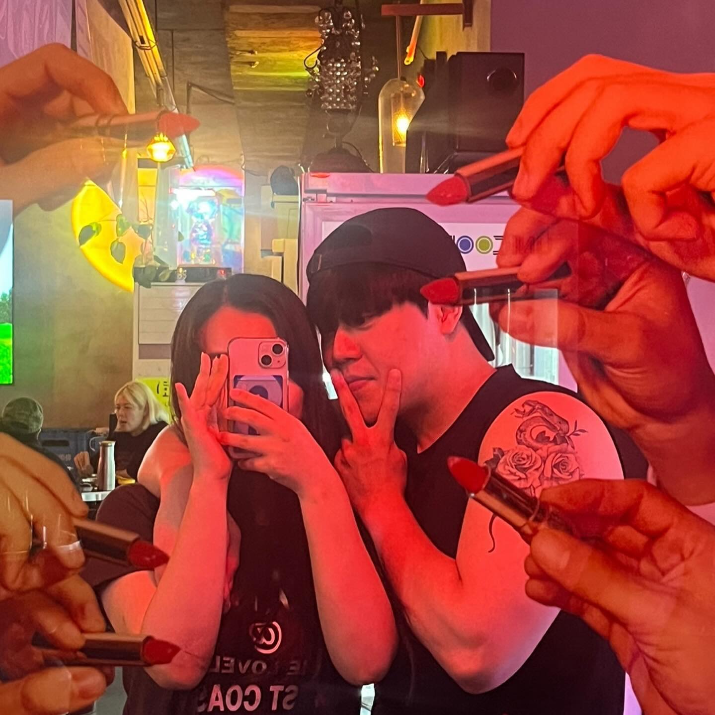#광고 #협찬

다양하고 맛있는 메뉴들이 준비되어있는 
신호등포차, 신선한 해산물 포차로 추천 👍🏻👍🏻

+ 인생네컷 부스를 통째로 옮겨둔 
신호등포차에서 취중네컷의 추억 남기고 가세요~