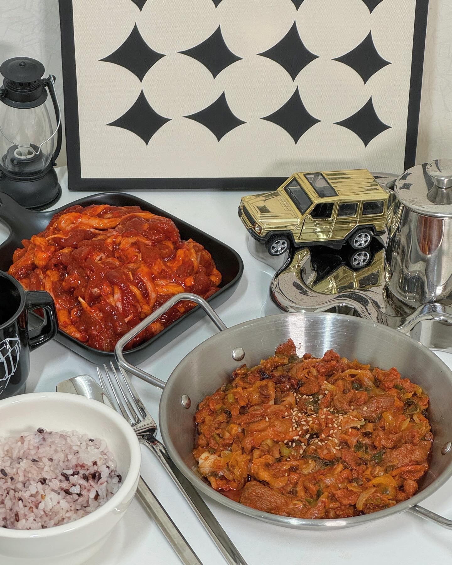 *협찬 alldamstory 

1등급 무항생제 오리고기를 사용하여 맛집 부럽지 않을 집에서도 근사한 #오리불고기 를 #올담길 제품만 있다면 식은 죽 먹기👊🏼

뛰어난 맛만큼 신선한 재료만을 사용하며 매일 새벽에 배송된 생오리만을 작업 후 당일 출하하기에 신뢰할 수밖에 없는데🦆

냉동실에 방치된 대파 및 양파를 풍성하게 넣어 누구나 손쉽게 #오리고기요리 를 만들 수 있으니 손님을 초대하기도, 캠핑에도 제격인 셈🍽️

맛은 당연히 오리불고기맛집에 겸비하는 우수한 맛으로 밥 한 공기, 아니 두세 공기쯤이야 눈깜짝할새 사라지는 마법이 펼쳐진다✨

당연하게도 인증된 HACCP 시설에서 만든 양념 #오리주물럭 으로 소중한 이들을 책임질 #건강식 및 #보양식 까지 따놓은 당상💯

전문가가 직접 발골하여 유통 역시 담당하기에 높은 품질의#유황오리불고기 만을 생산하니 이제 #단백질보충 은 이 #유황오리 로 각🔥

🔗https://sbz.kr/BB4yEC
.
.
.
.
.