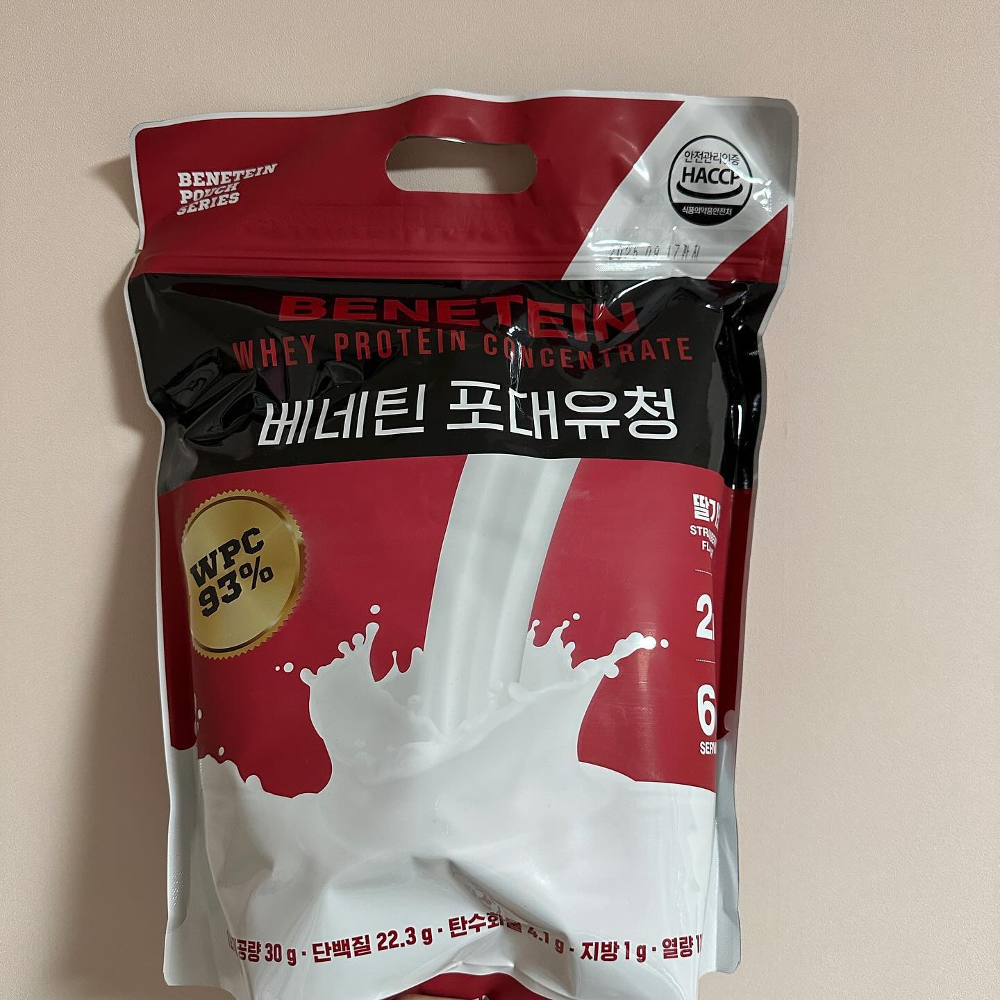 안녕하세용! 베네지기가 된 젼입니댱
요새 바빠서 운동도 식단도 잘 못한 저ㅠ
단백질도 챙겨먹기 힘든 요즘이라 이런 포대유청 하나 있으면 너무 좋더라구여!
딸기 맛도 인공적이지 않아서 즐겨먹고 있슴댜

혹시 구매하실 분들은 추천인 ID: bodyjh 입력하시구 평생 5% 할인 받아보세용🤍💪🏻

#더베네푸드 #더베네푸드서포터즈 #베네지기 #포대유청단백질 #단백질 #단백질쉐이크 #단백질보충제