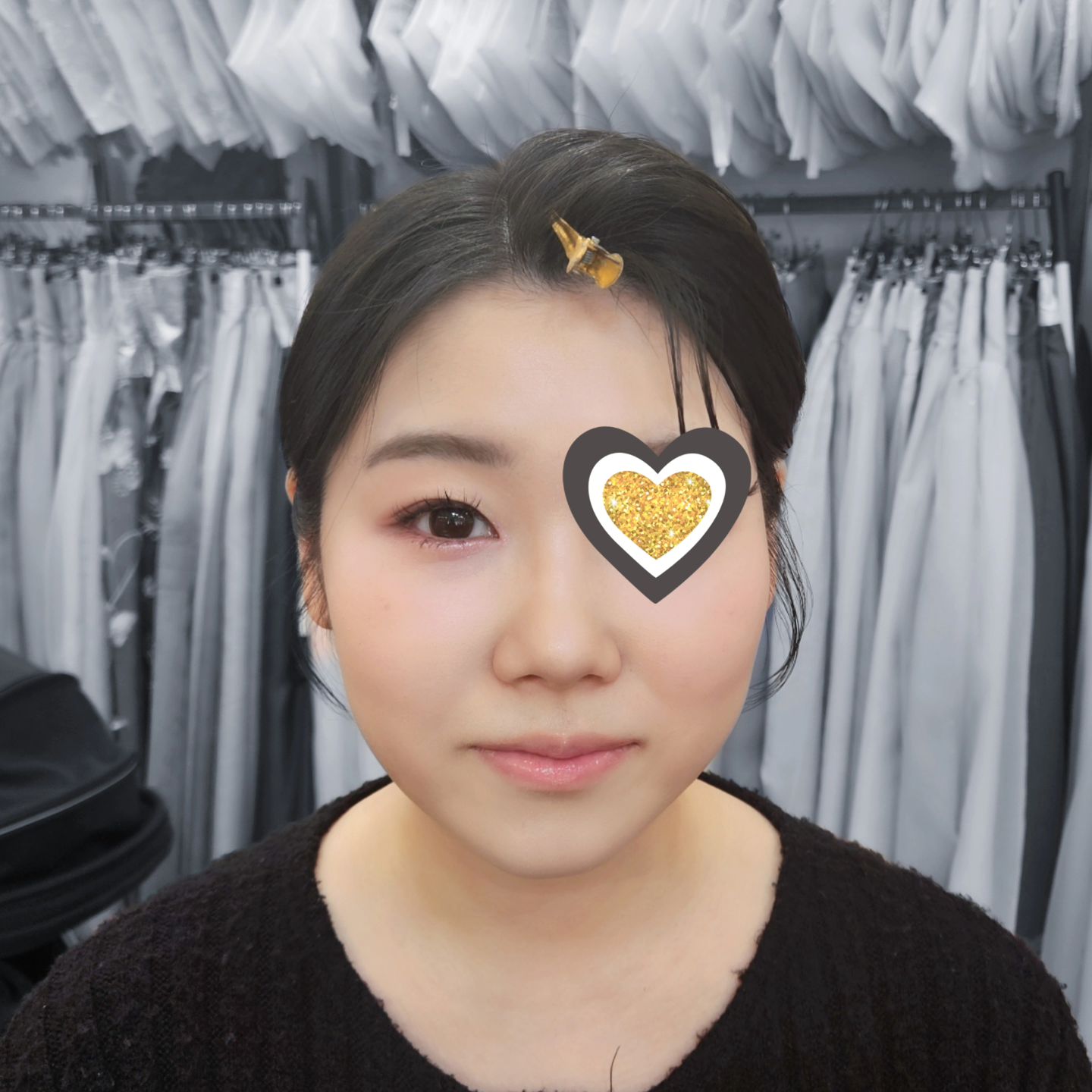 인계동  민*샵 메이크업 데이~♡

돌잔치 고객님🩷

눈가아래 보라빛으로 비치셔서 핑크블러셔로 커버하면서 연결해드리기 핑크핑크 퍼플살짝 믹스
립은 요즘 핫한 토끼혀립색으로 도전해보고 수정봐드리기로

의상 갈아입으시고 조금 더 진하면 좋겠다고 하셔서
그라데이션으로 수정 해드렸어요.

한복입으시니 더 예쁘셨다는😊

돌잔치고객님들 세분 해드린거같네요
모두 축하드려요❤️ 

#출장헤어메이크업 
#수원출장메이크업 
#인계동메이크업 
#화서동메이크업 #오전동메이크업
#성복동출장메이크업 #성복동메이크업
#천천동출장메이크업 #상현동메이크업
#수원출장메이크업 #북수원출장메이크업 
#광교출장메이크업 #수원프로필메이크업 
#의왕출장메이크업 #매탄동출장메이크업
#수원혼주메이크업 #수원면접메이크업 
#수원돌잔치메이크업 #천천동출장메이크업
 #율전동출장메이크업
#파장동메이크업 #조원동출장메이크업
#송죽동출장메이크업 #영화동출장메이크업
#수원역출장메이크업 #호매실출장메이크업
#용인출장메이크업 #화성출장메이크업
 #기흥출장메이크업