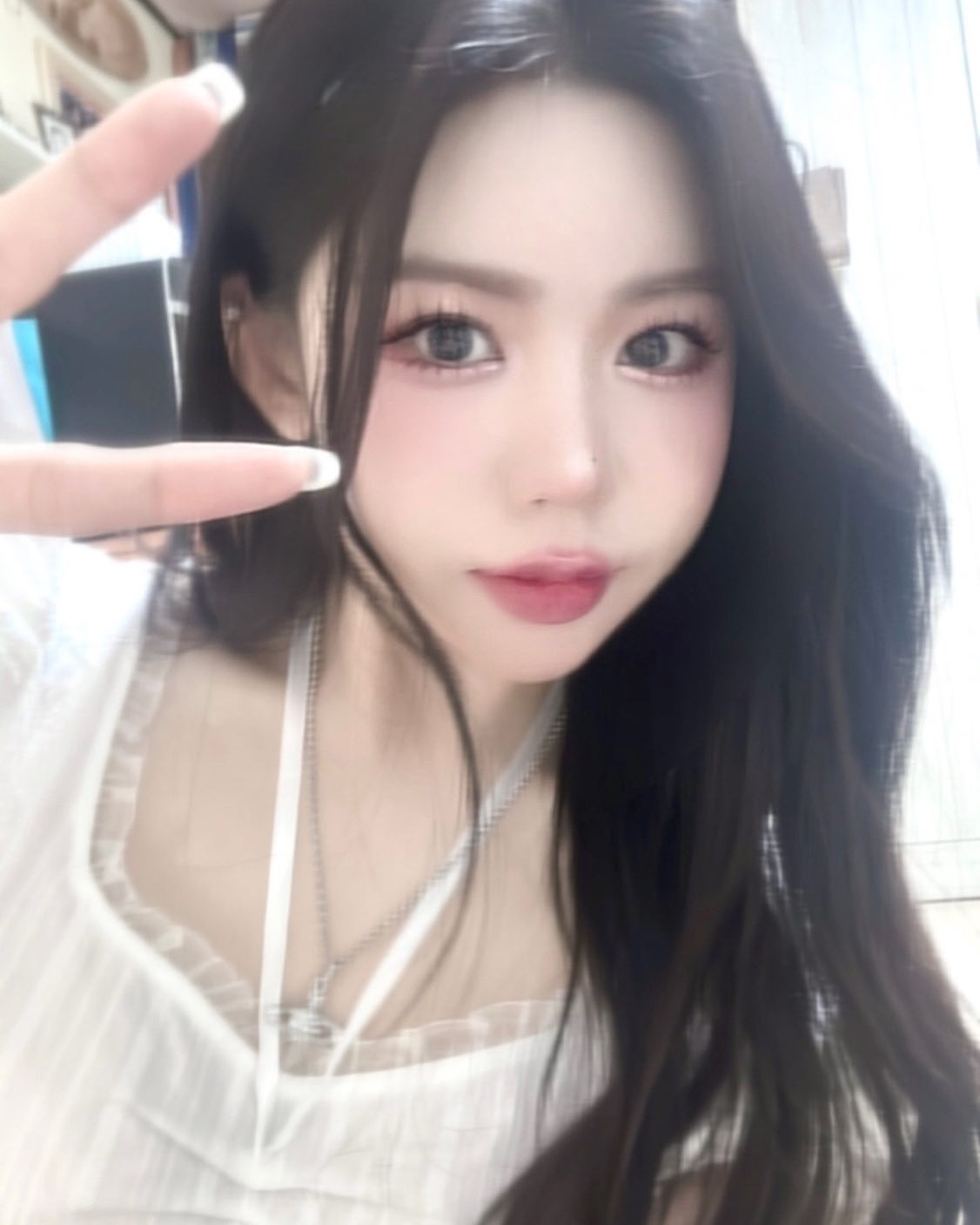 요즘 내가 좋아하는 느낌의 사진🤍
.
.
.
.
.
.
.
#흐릿흐릿 #뽀샤시 #셀카 #공주인척👸 
#갬성 #핑크메이크업 #쿨톤메이크업 
#white #pink #princess