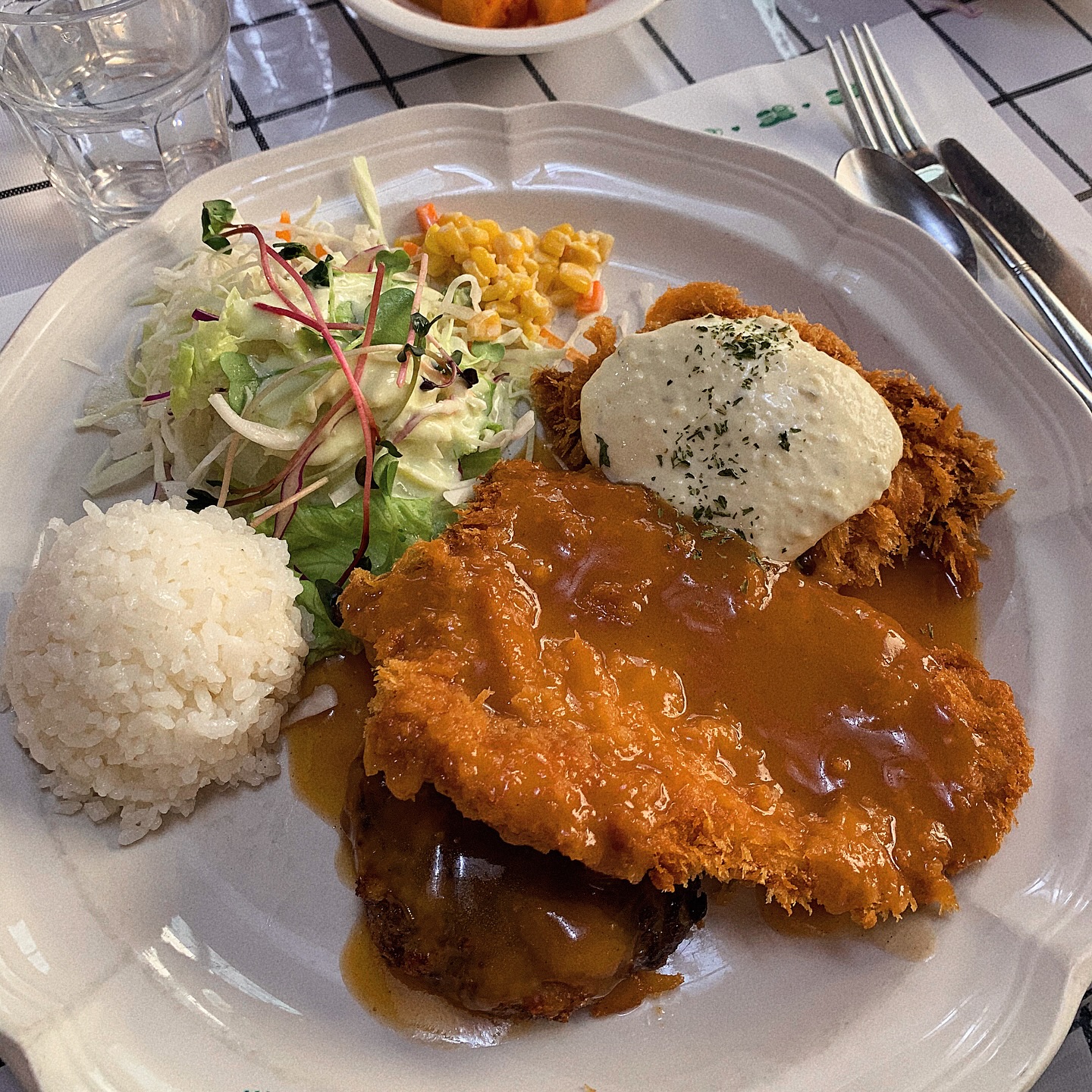 🍽️
쓱데이 마트 오픈런 성공 🛒
마로니에 돈까스 맛있게 먹고 집으로 컴백홈