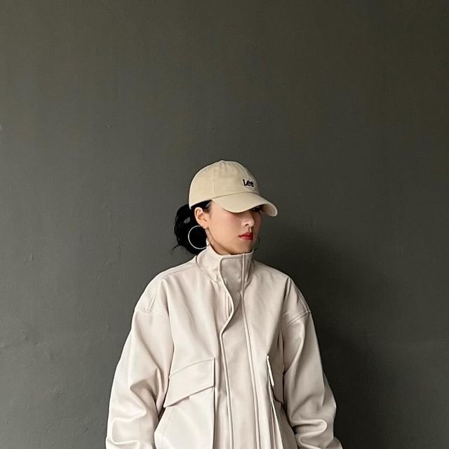 현이 on Instagram: "#협찬 @standarderror_official ➡️소프트한 터치감과 편안한 착용감 ➡️낙낙하고 힙한 오버핏 ➡️예쁜 디자인과 색감 날씨 풀리면 매일 입고싶은 레더자켓..🩷 ✔️Outer : @stan