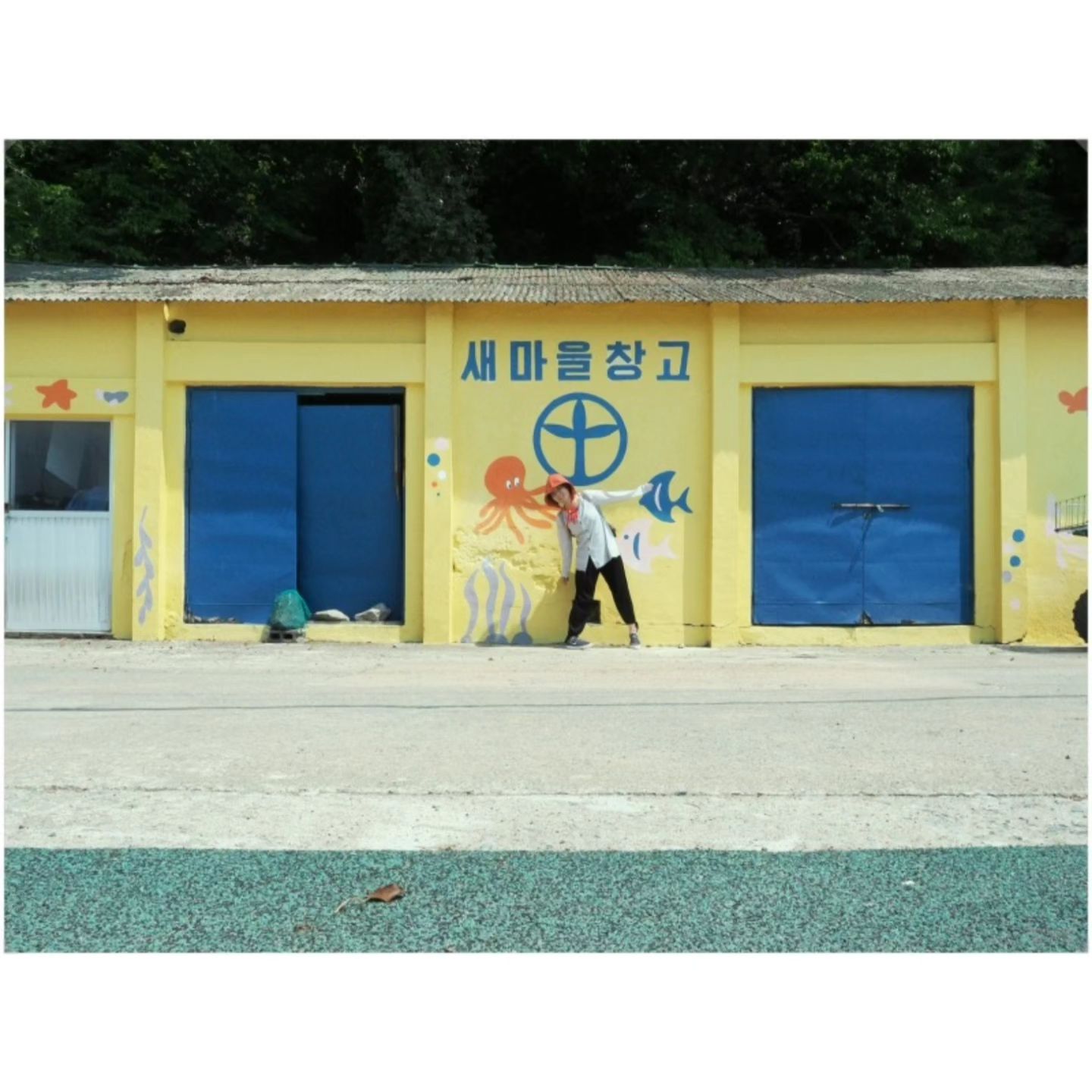 💚신수도
경남 사천 삼천포에서 배를 타고 10분. 사천에서 제일 크다는 유인섬. 
대한민국 명품섬에도 선정되었던 신수도는 호젓한 섬마을과 바다풍경을 감상할 수 있는 곳.

대왕기산 둘레길 포함 4시간 2만보 넘는 나홀로 트래킹을 했다. 충동적으로 신수도 섬 전체 트래킹을 한거라 진짜 힘들었는데, 야무지게 사진도 남겨왔음. 역시 남는건 사진뿐이여. 

#may2022 #parad_경남 #parad_사천
#신수도 #사천여행 #경남여행 #삼천포여행 #섬트래킹