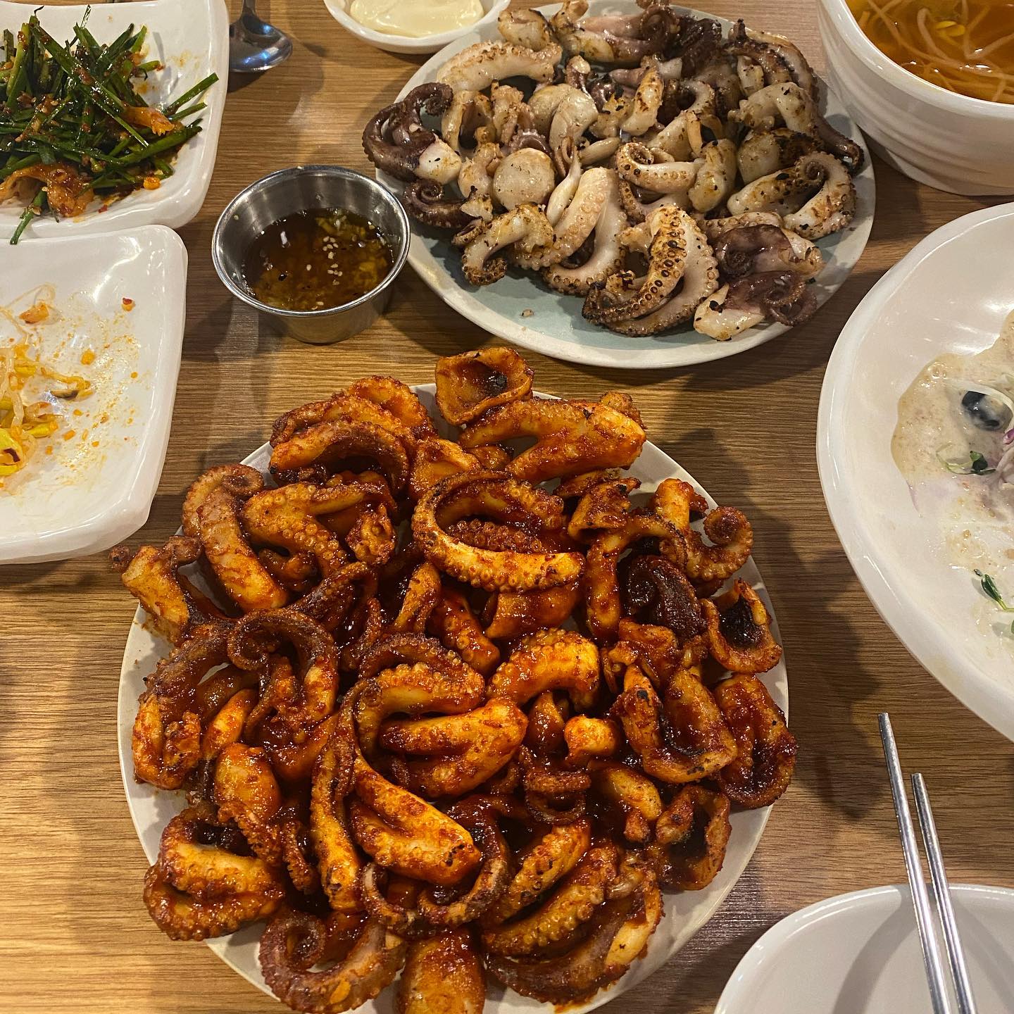 오늘의 킥!
쭈꾸미 소금구이🐙
띵 할정도로 맛있었음!
#오두리할매셋째딸연탄쭈꾸미
#오픈런의가치가있음