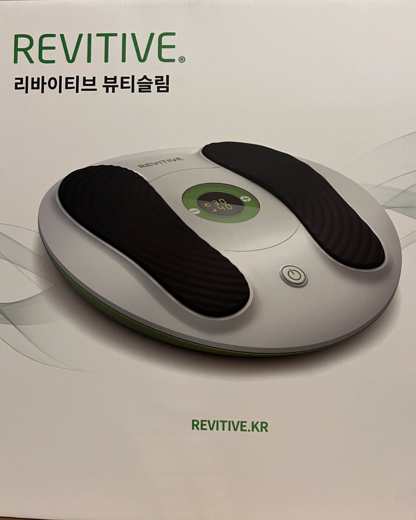 #협찬 업체로부터 제공받은 제품입니다
애둘 육아하느라 운동할 시간은 낼래야 낼 수도 없는 거 저만 그런거 아니죠😭
운동할 시간도 부족하고, 애들이랑 보내면서 생활반경은 좁아지니 자면서 종아리에 쥐도 자주 나더라구요.
저처럼 일상생활에서 운동량이 부족하거나, 발과 종아리 관리가 필요하신 분들에게 좋을 #리바이티브 #종아리마사지기에요.
좋은 기회에 사용해 보았는데 애둘 재우고 쇼파에 앉아서 사용하기 딱 좋더라구요👍🏻
그리고 사무실에 오래 앉아서 일할 때도 너무 좋을 거 같아 복직하면 사무실에 갖다놓고 싶을 정도에요.
#리바이티브 #REVITIVE #종아리마사지기 #저주파마사지기 #마사지기기 #EMS마사지기 #저주파마사지 #발마사지기 #종아리마사지기추천 #다리마사지기 #발마사지기추천 #다리마사지기추천