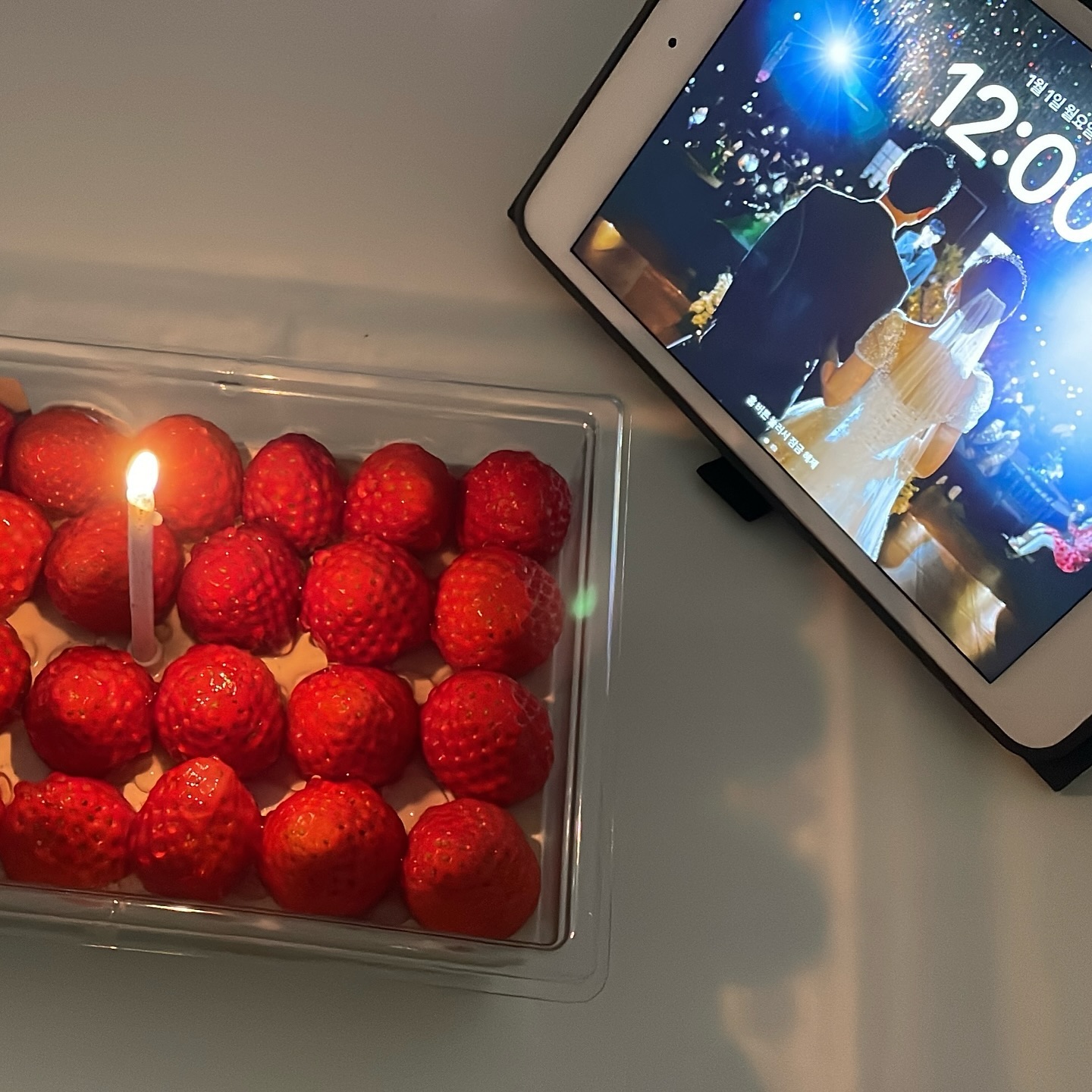 🍓💕
새해에 손잡고 소원빌었던거 지키려고 열심히 노력중👩🏼💻