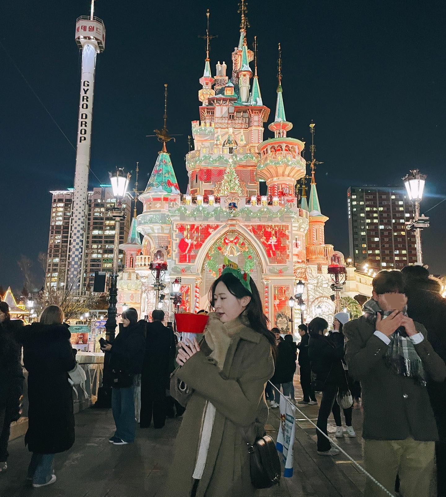 롯데월드 미라클 윈터 Miracle Winter
내가 본 롯데월드 성 중에 제일 예뻤다 〰️🎄🎅🏻♥️🤍

📍 서울 롯데월드 
🗓️ 23.11.25 - 24.02.25

#롯데월드 #롯데월드크리스마스 #christmasvibes