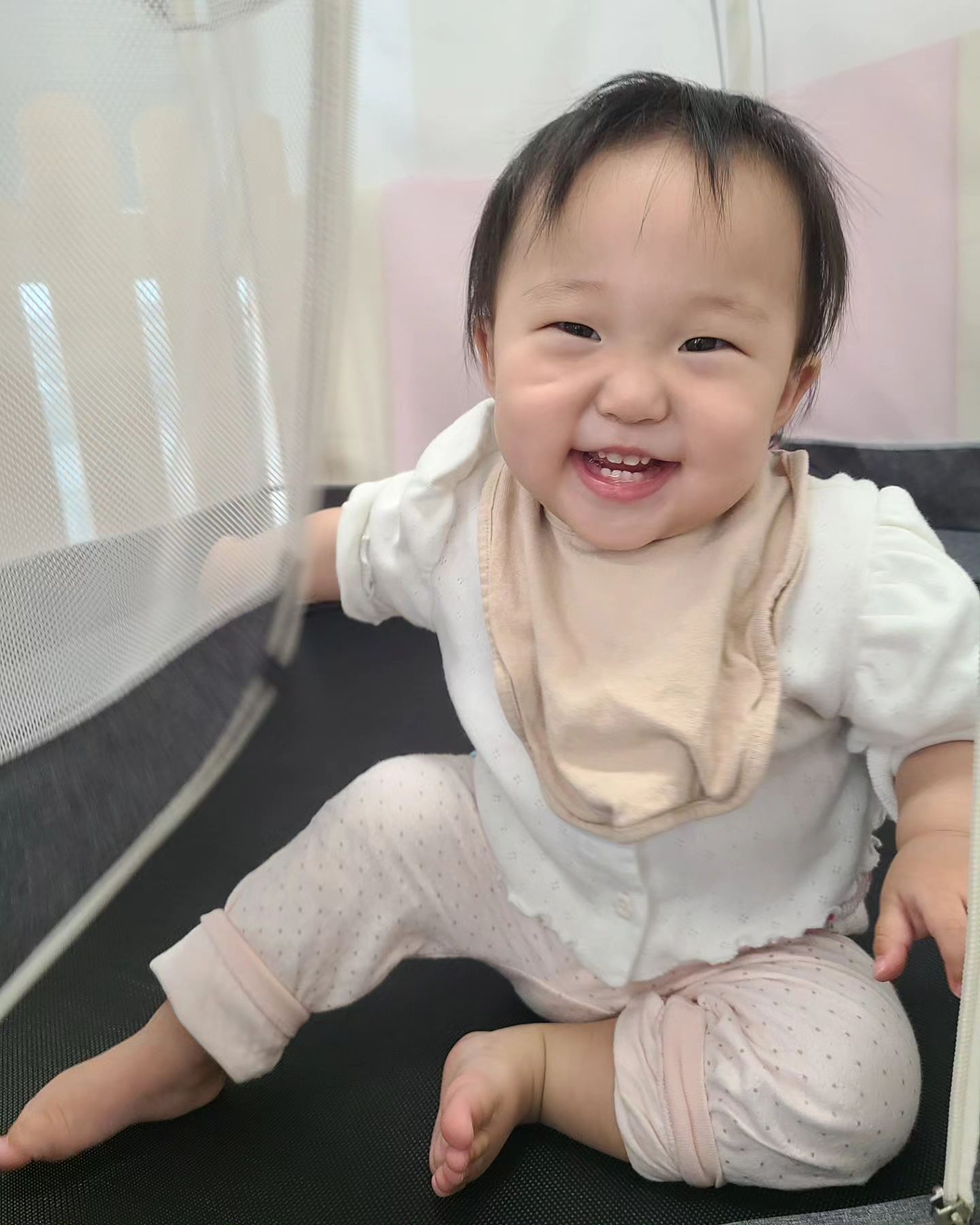 점점더 이뻐지는 우리 아가 🌼
주말에는 퐁퐁이를 즐김 

이제 16개월아기

필요할때만 엄마아빠~~~
다른 말은 언제들을수있을깡?

#아기스타그램