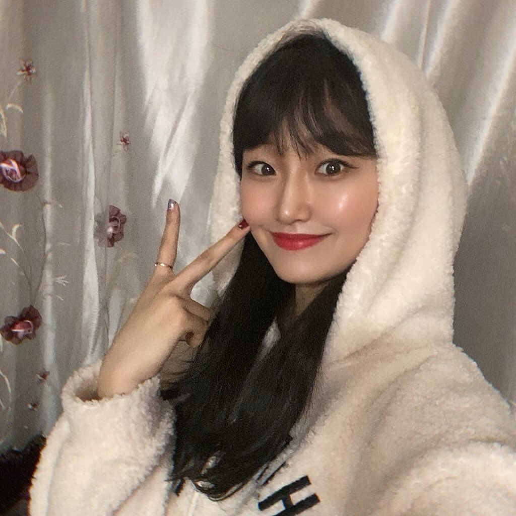 긴머리 시절 사진을 보니 또 긴머리가 그리운,,🤭

24년 첫 게시물이네요!
잘들 보내고 계시죠?!