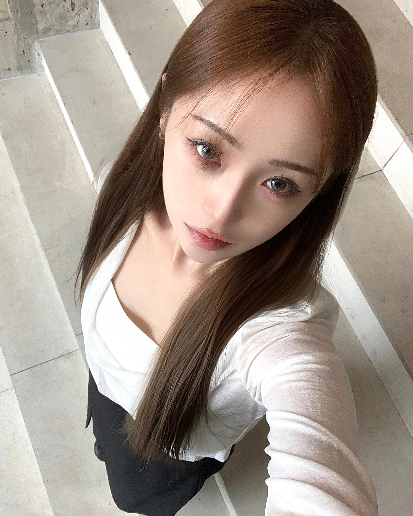 -
투나잇
.
.
.
🎧 𝘗𝘦𝘳𝘧𝘦𝘤𝘵 𝘯𝘪𝘨𝘩𝘵 - 𝘓𝘦𝘴𝘴𝘦𝘳𝘢𝘧𝘪𝘮