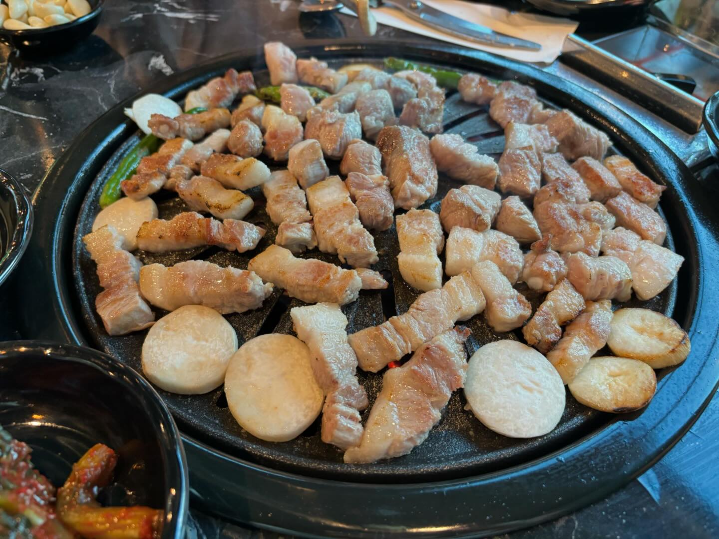 분위기도 좋고~
고기도 부드럽고~
거기다가 하이볼 맛집임.
아 조만간 엄마랑 가야겠당😀
.
.
.
#영천#정식당#고기맛집#하이볼#뿔소라#하이볼맛집#맛스타그램#좋아요