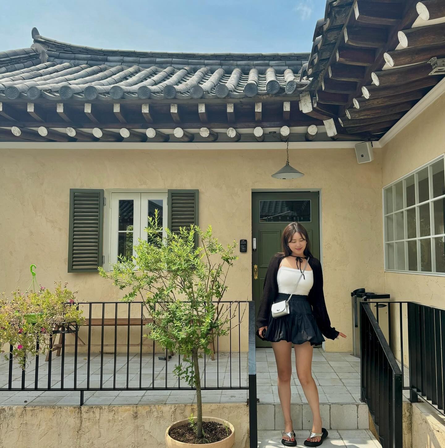.
오빠가 “저기 서봐봐”, “저기 앉아봐!”
하는 곳에 시키는 대로 잘 따라 가면
기가 막힌 사진을 건질 슈 이따! ෆ