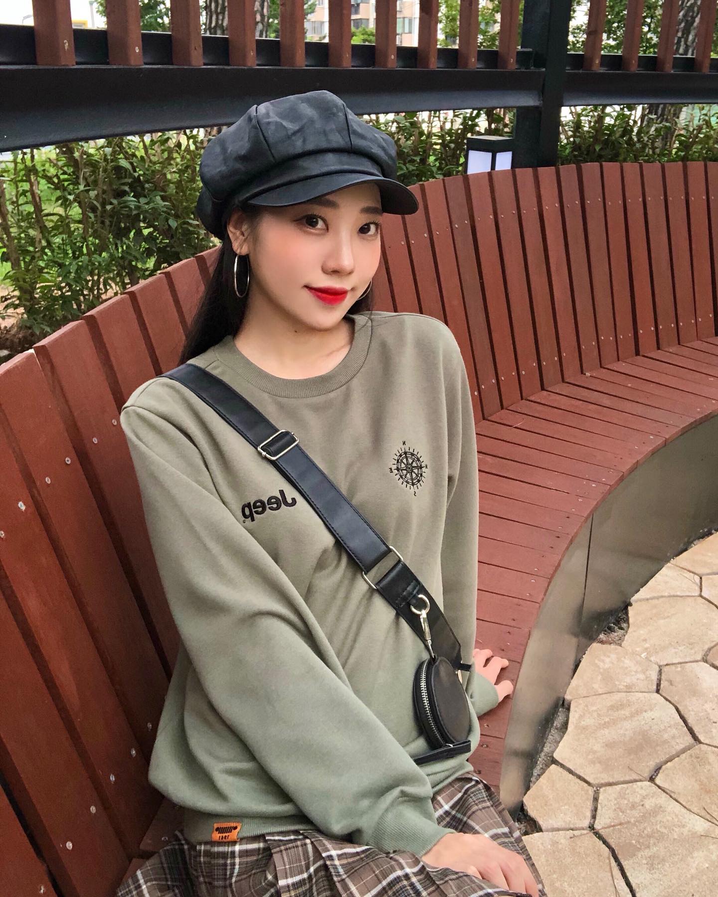  “#협찬 #jeep / 예쁘🐹귀엽🐹사랑스럽🐹 나름 학생 같이 귀엽게 입어봤는데 괜찮나요~? 요런 색상 처음 입어보는데 볼수록 매력 넘쳐용 거기에 빵모자랑 체크스커트를 함께 매치해 가을 느낌 물씬나는 가을룩 완성💚 #gsshop 에서 판매중이니 겟하러…”