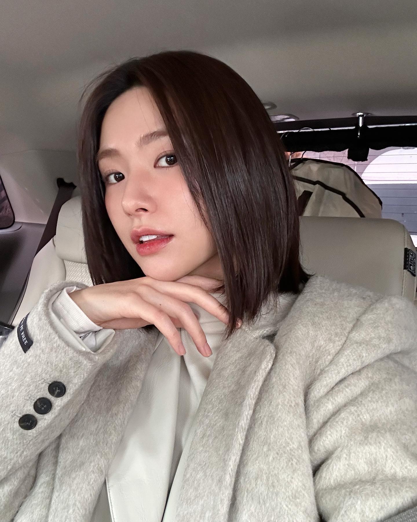 청순 하영이🤍🤍

Makeup d.young 
Hair _byeol1016
