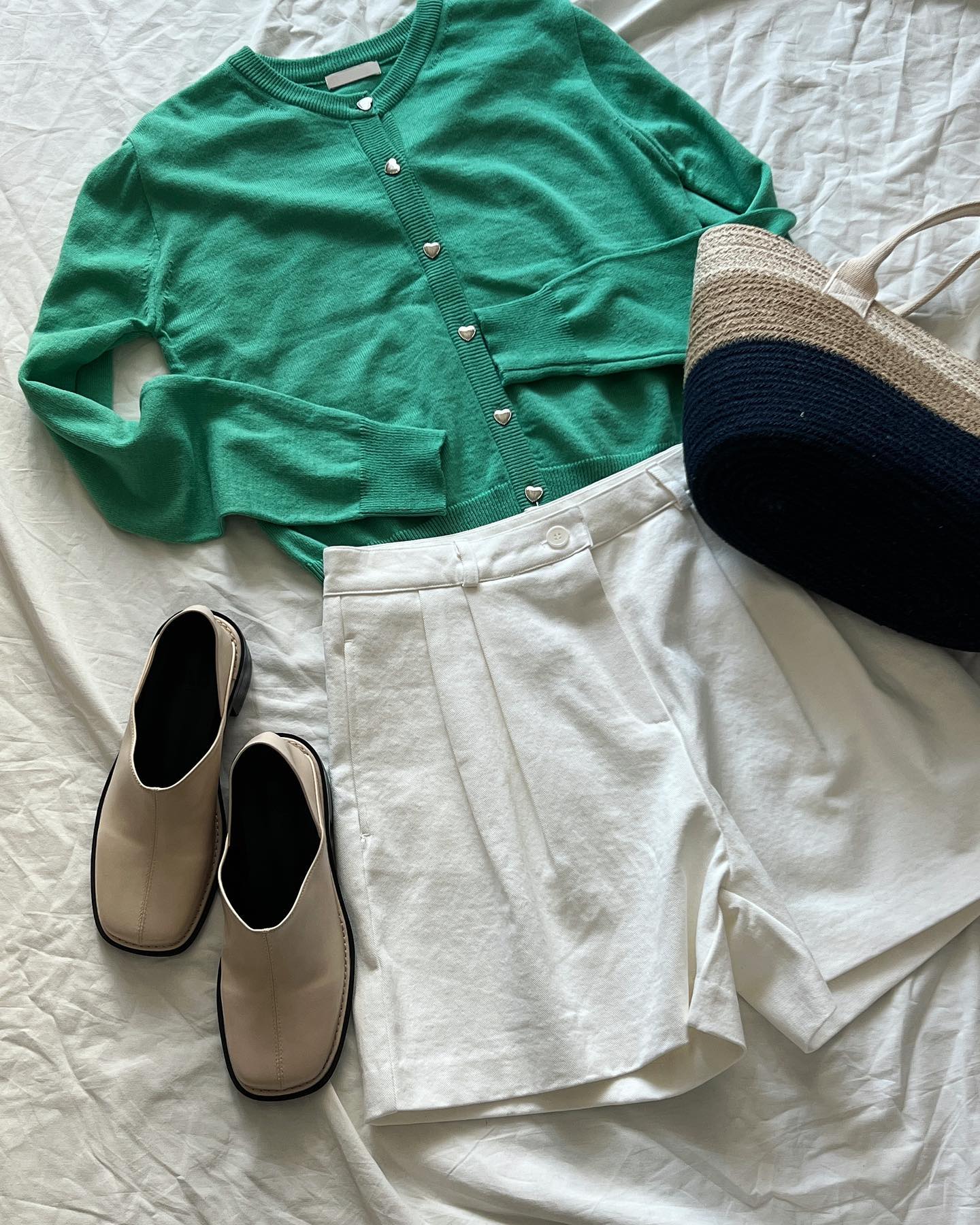 얼른 입고 싶은 숏팬츠 착장 #프리미엄 #클로그뮬 #투웨이로퍼