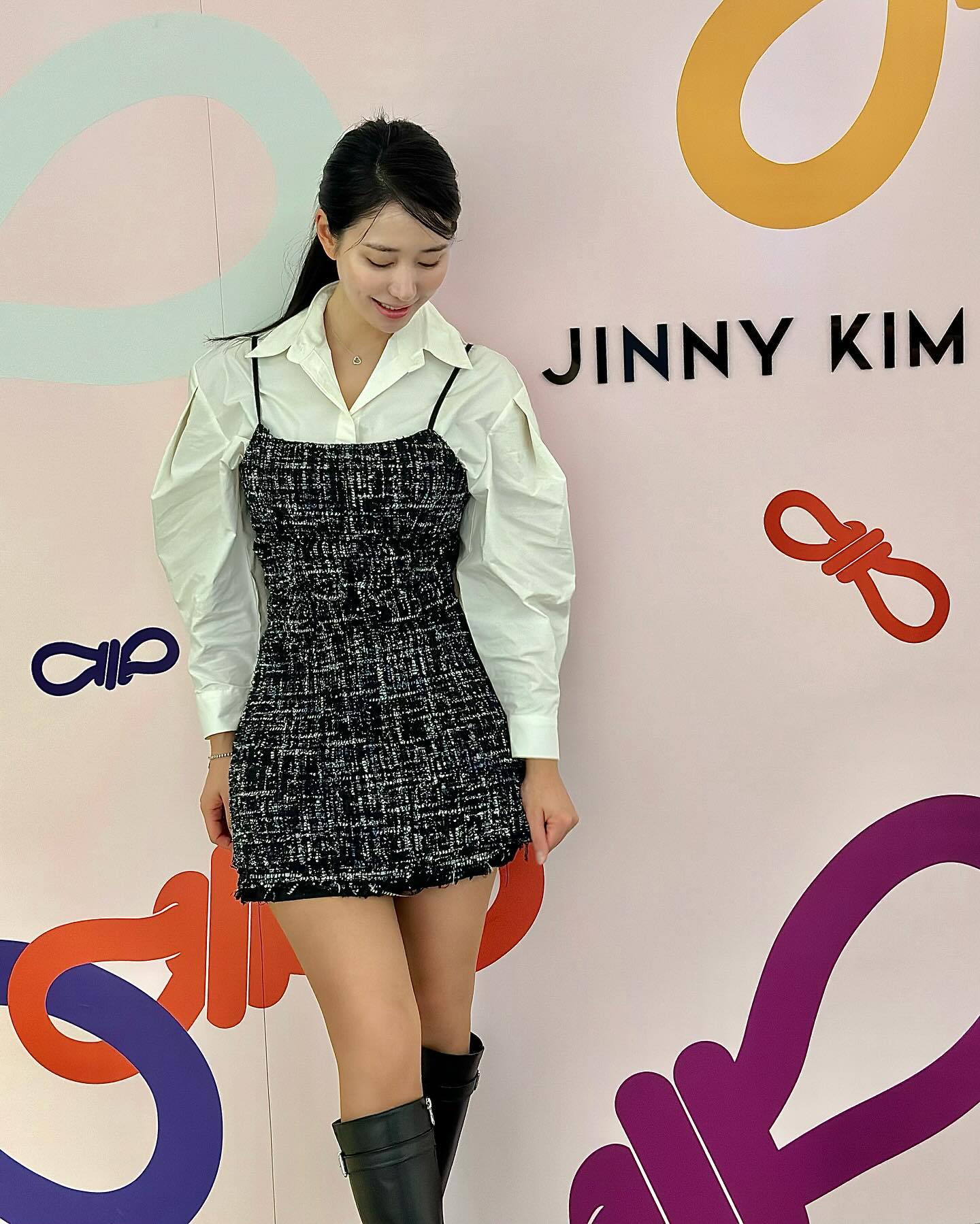 #광고 jinnykimcollection 
편안한 착화감과 깔끔한디자인덕에
예전부터 애정했던 브랜드 지니킴이
롯데월드몰에 팝업진행중이래요🙌🏻
✔️11.23-12.10까지 무려 전상품 20%할인
.
.
📍롯데월드몰2층 KREAM매장 옆