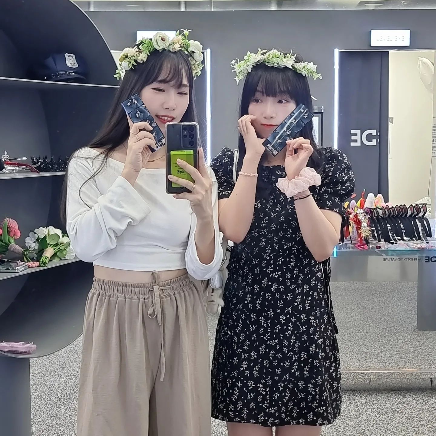 #까불까불😜#퇴근후일상 #한잔하고 #2차는역시 #인생네컷 #유진이랑💕 #통허리 #운동해야지💪 #3차는 #집가자 #ㅋㅋㅋ #졸음이쏟아진다💤 #나좀재워줘😂 #30대 #이제늙었다 #그래도 #마음만큼은10대였던오늘하루😍
