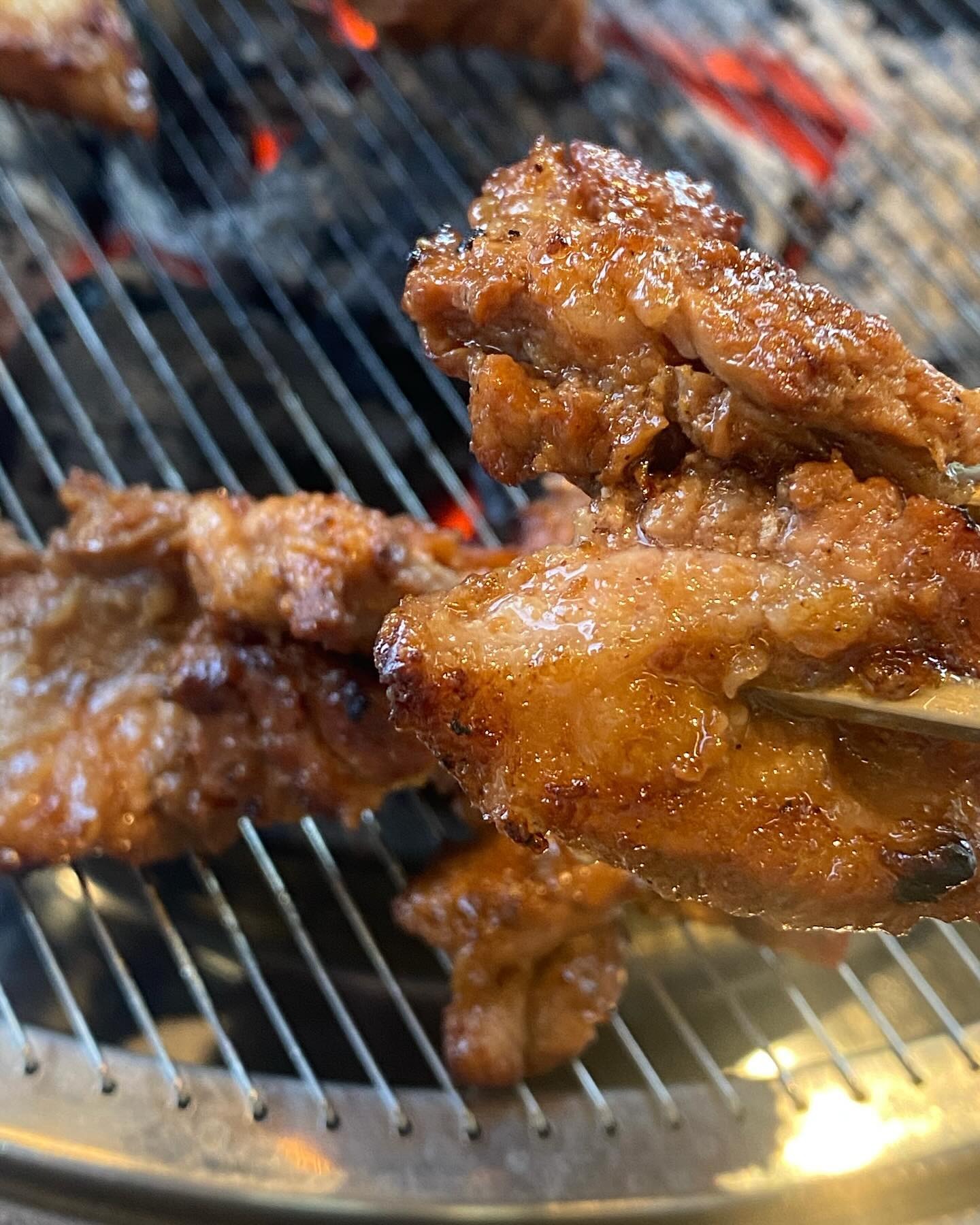#협찬

애견 운동장이 있는
애견동반가능한 금포가든에 다녀왔어요~
특별관은 애견동반고객으로
저는 네이버로 예약하고 갔습니다

✅제주 흑돼지 숯불갈비 2인 + 상차림

고기는 직접 구워드시는거라서타지않게 
요리조리 잘 뒤집어 주세요~
개모차도 대여가능해서 편안하게
갈비먹고 왔어요🤗
다먹고 나서 카페가서 커피를 구입후 (1인1커피)
애견운동장에서 애견과 함께 뛰뛰!
주차장도 넓으니 주말에 놀러가보세용 ㅎㅎ

💛경기 김포시 김포대로 1549-16
💛매일 10:00-22:00
💛0507-1363-9280

#김포갈비맛집
#김포애견동반
#김포정육식당
#리뷰노트