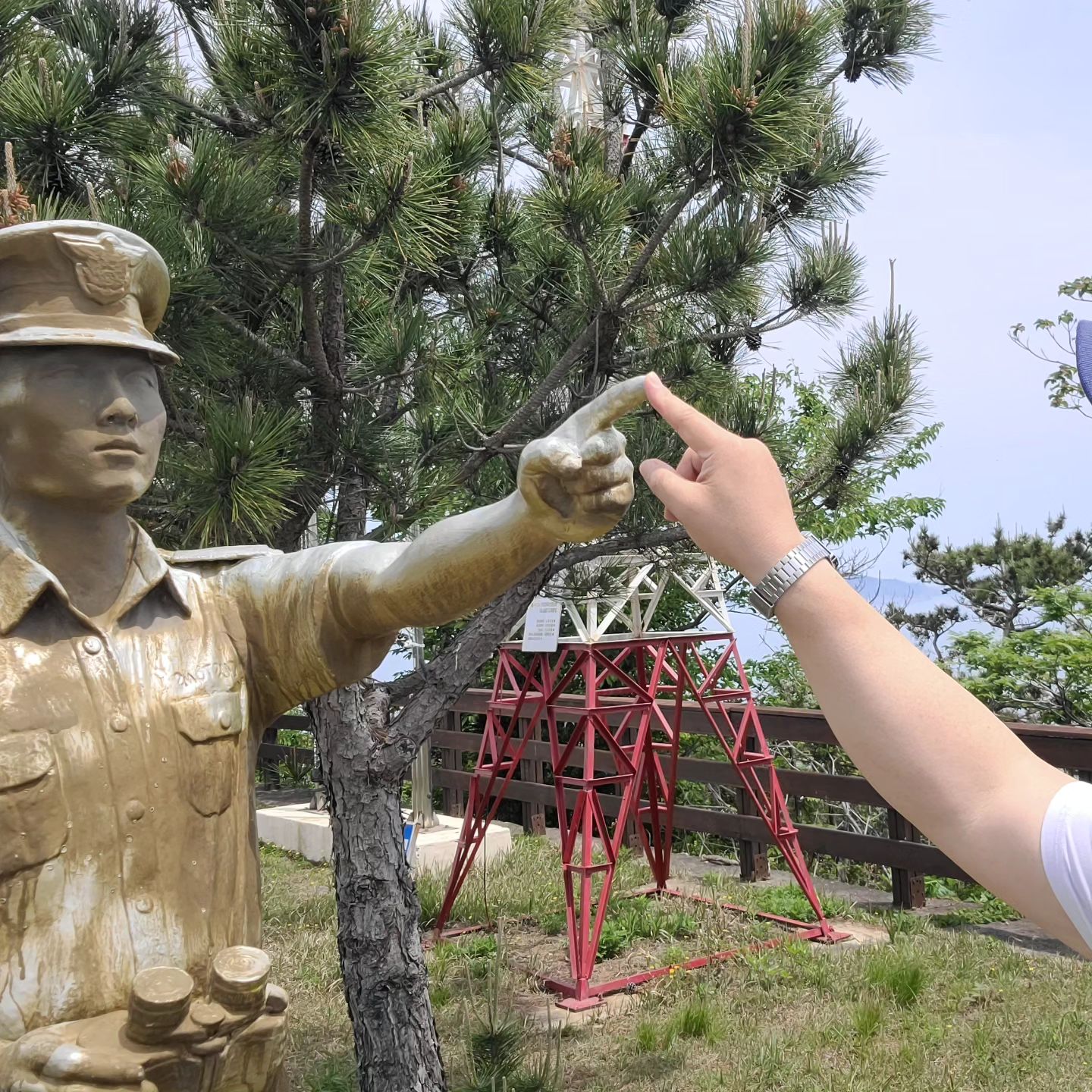 대한민국 어디까지 가봤니 이곳은 
대한민국 통영에서 배를 타고 한시간
비진도. 소매물도  이렇게 아름답고 공기 좋은곳에 살면 얼마나 좋을까

무박2일의 힘든 일정이지만 그래도 
오길 잘했다, 만나길 잘했다.

다음은 몽골간다 

#베테랑69 #국내여행 #해외여행 #산악회 #행신산악회 #고양시 #블로거 #몽골가자 #비진도 #매물도 #소매물도 등대