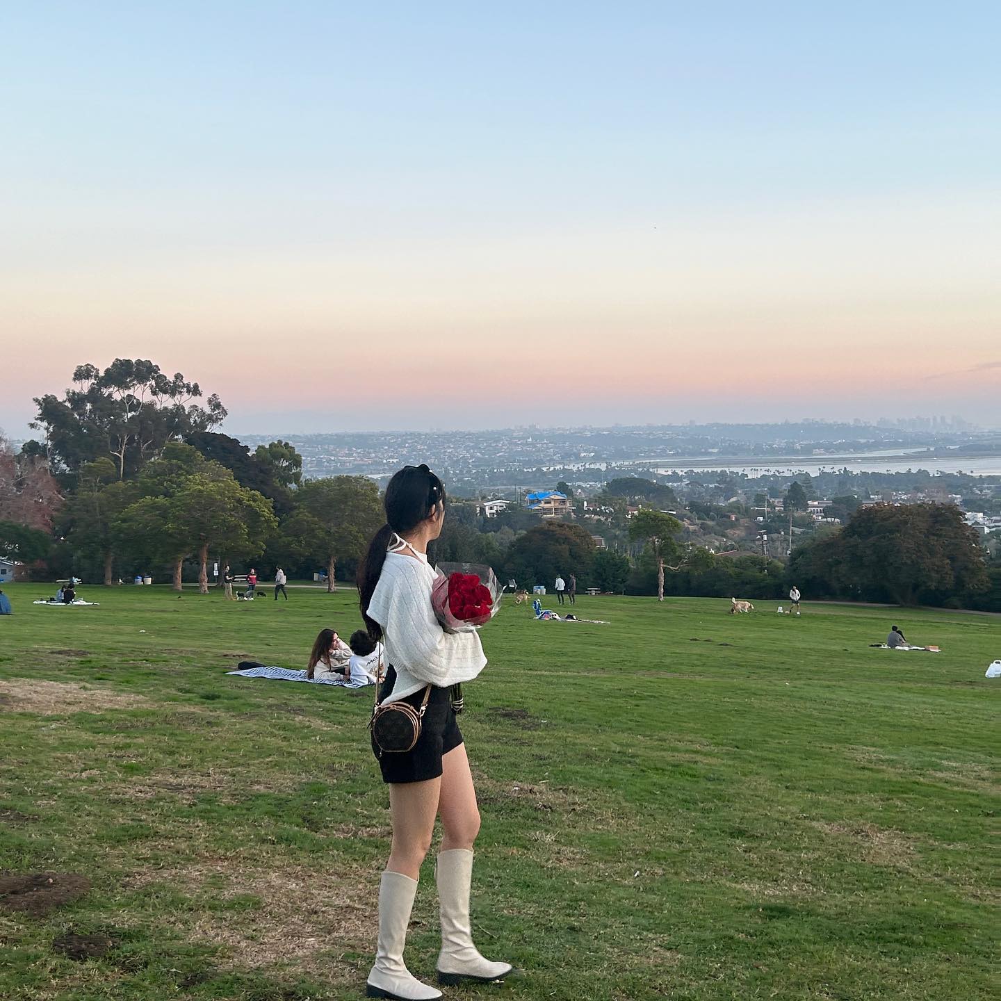 평화로움 그 자체, 샌디에고가 한 눈에 보이는 선셋맛집🌅♥️ 장미꽃 들고 있으니 더 로맨틱하고 좋았던,,