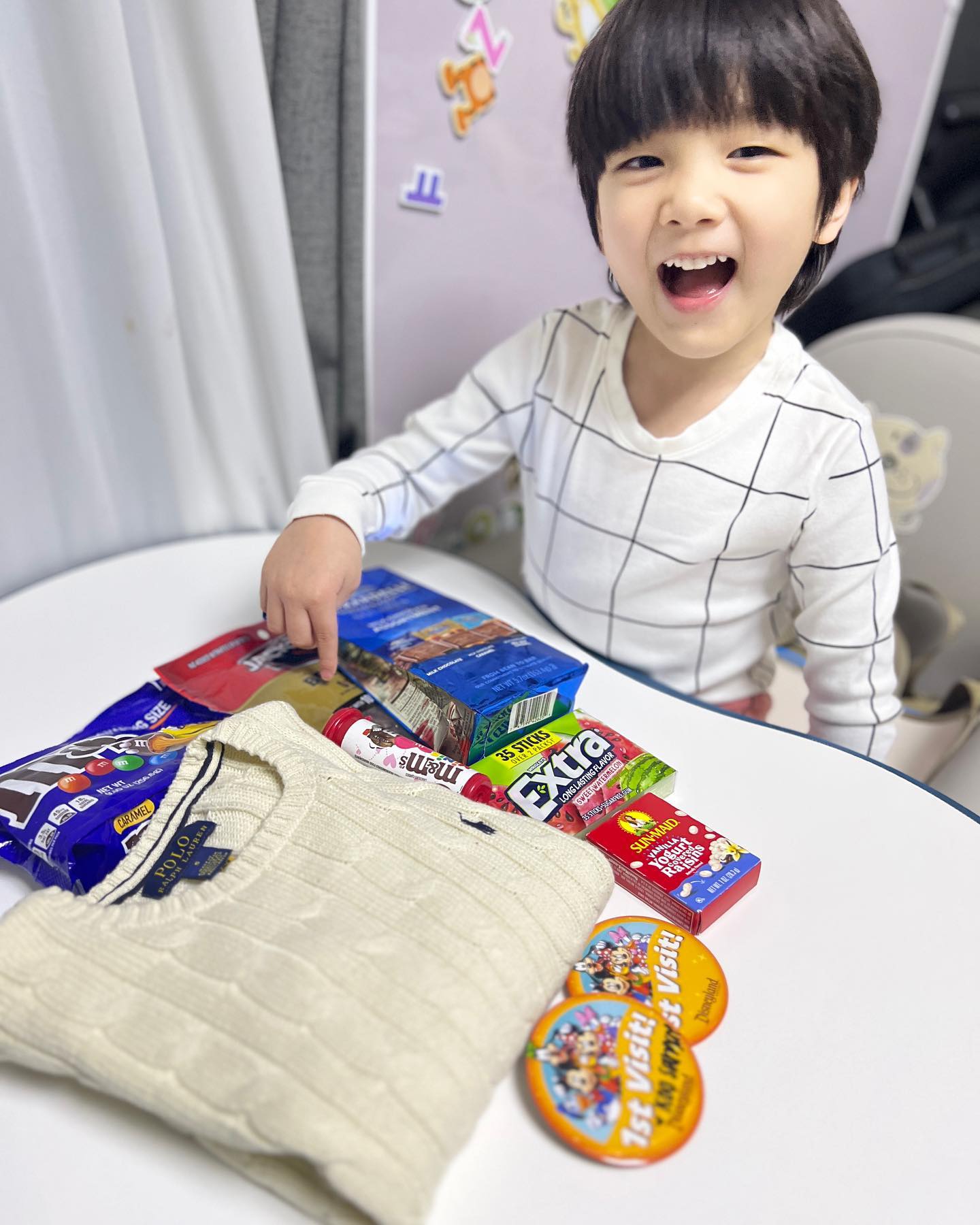 이틀연속 같은 옷 입은건 첨 있는일😆🤣🤣
교빈츠 최애옷이된 니트🤍
선물 고맙습니다😍 spspsp1417 

(교빈아 담엔 이모 잘 반겨줘야해,,,ㅋㅋㅋㅋ) 

집에서는 이모들 많이 찾는데 자꾸 양치기소년이 됨🙄ㅋㅋㅋㅋ