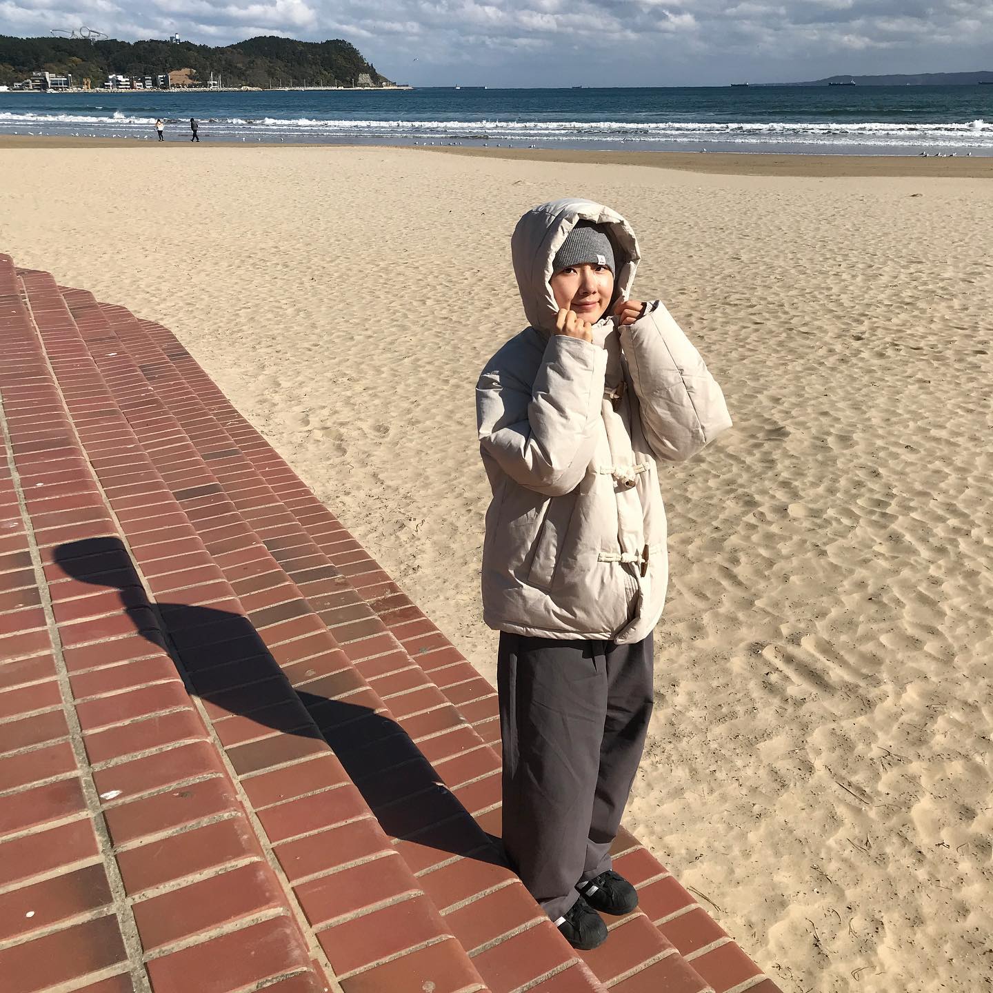 #상품제공 겨울이 왔다 🥶!!!! whoaukorea 패딩입고 겨울바다 보러오기➰🙌🏻 

#후즈크루 #후즈크루7기 #후아유아우터 #후아유패딩 #패딩추천 #겨울패딩 #패딩코디 #패딩 #오오티디 #겨울코디