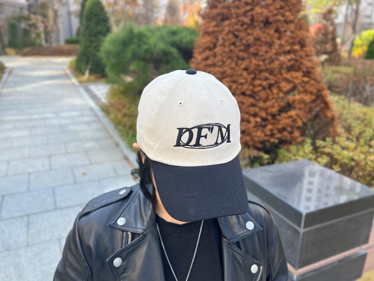 제품협찬
.
.
벌써 몇개째야 정말 #돈포겟미 #투톤볼캡 🧢
제가 따로 내돈내산을 했을 만큼 맘에드는 #볼캡브랜드
이번엔 투톤 디자인 초이스해봤어요🤍
캐주얼한 무드는 물론, 깔끔한 코디룩에도 OK
예쁜 볼캡 잔뜩- 역시 dontforgetmeofficial ✨
.
.
#모자그램 #볼캡브랜드추천 #볼캡 #투톤모자 #투톤볼캡코디
#돈포겟미볼캡 #커플볼캡 #dontforgetme #데일리볼캡 #모자선물
#데일리룩 #데일리모자 #빅사이즈볼캡 #패션인플루언서
#패션블로거 #ootd #볼캡코디 #투톤볼캡추천
#하트와몬트 #블로그협찬