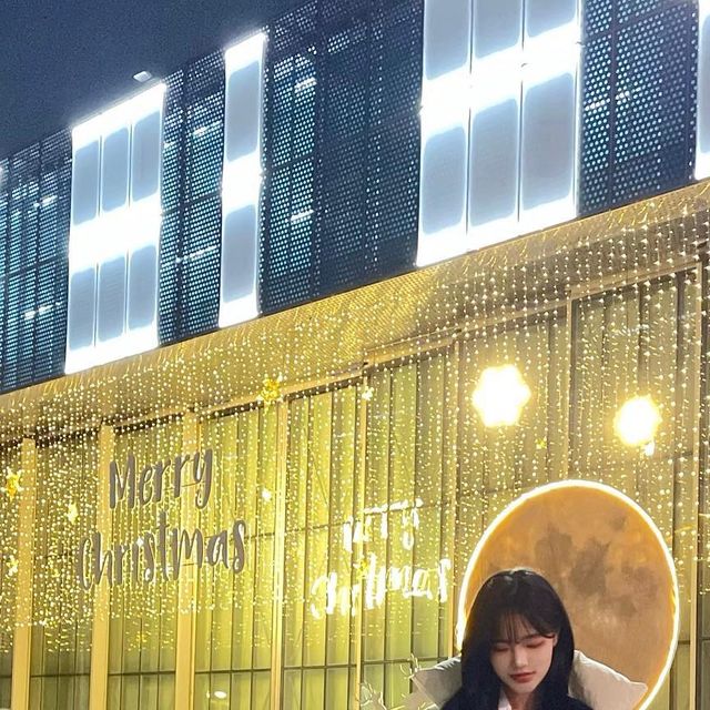 박산하 on Instagram: "#광고 @vivabrown_official 비바브라운 하이넥 크롭 숏패딩 비바브라운 패딩입고 미리 크리스마스 즐기기 ✨ Poly 100% 소재로 웰론 충전재를 사용하여 알러지 반응도