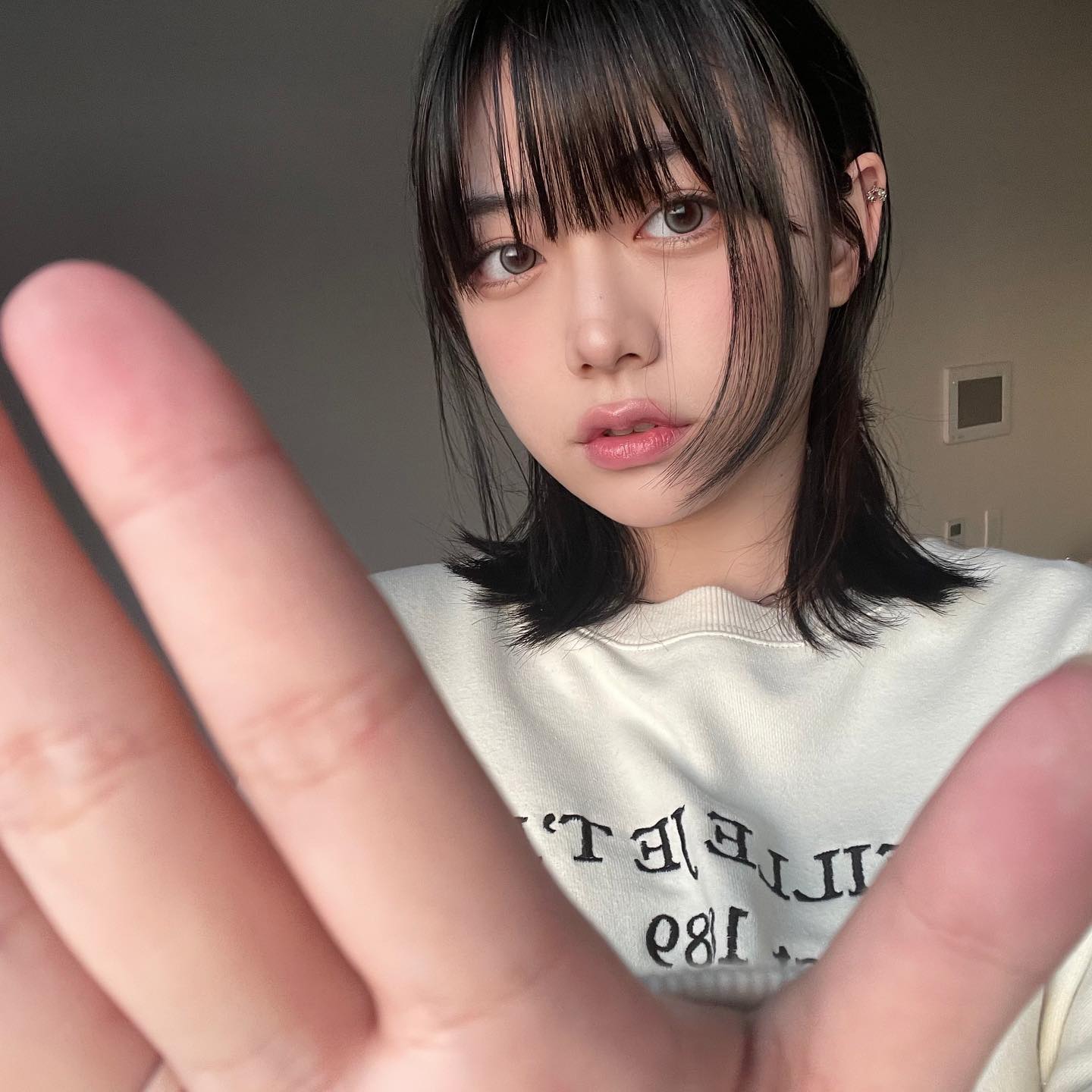 #협찬 

셀카 대대대방출 
요즘 얼태기 극복을 위해서 모오든 
노력을 하는 중..(?)
마이피픈의 루오아 이친구 물건이에요 👀
제가 끼고 있는 루오아 원데이 착용했습니당 
자연광에도 존재감 뿜뿜 하는 이친구 ..

🪺
-

myfipn 

-

#마이피픈 #피픈 #루오아원데이 #뉴트럴렌즈 #루오아뉴트럴 #원데이렌즈 #렌즈추천 #컬러렌즈 #데일리렌즈 #코덕 #데일리 #일상 #일상소통 #아이메이크업 #데일리메이크업