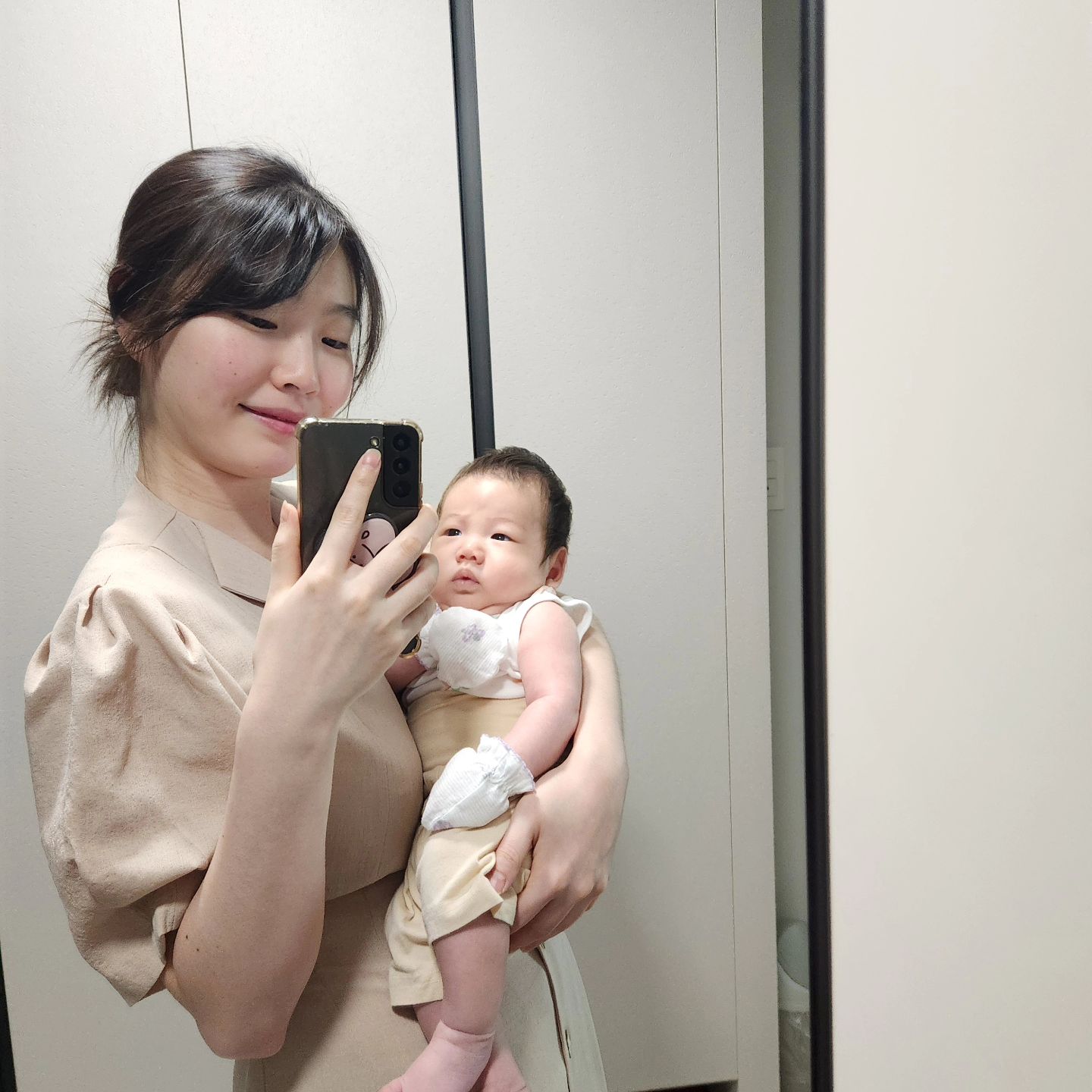 ㅤ
2024.07.22 D+57

나, 홍토리!
오늘은 엄마랑 외출할 거예요!!