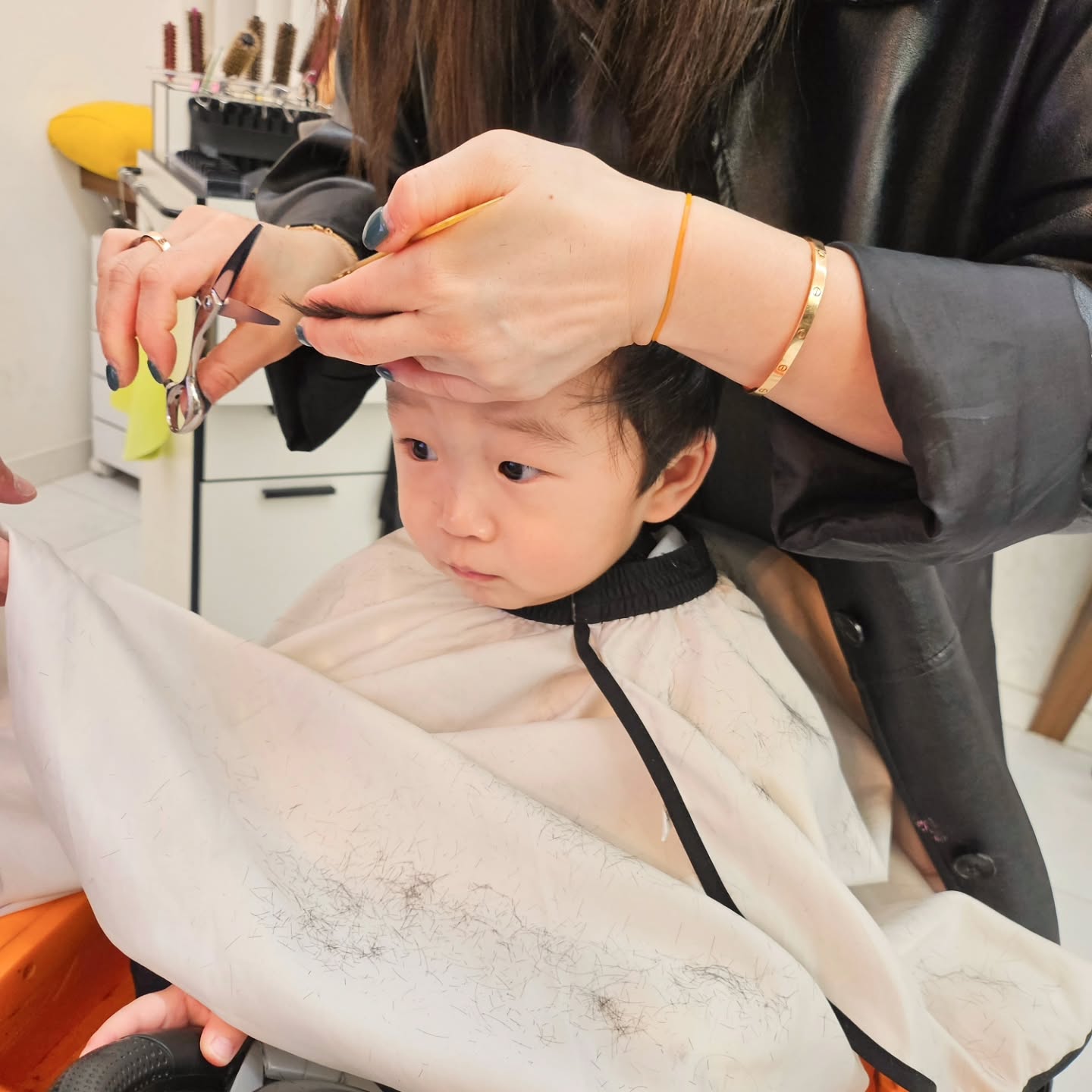 앞머리는 초콤만 짤라주세오✂️