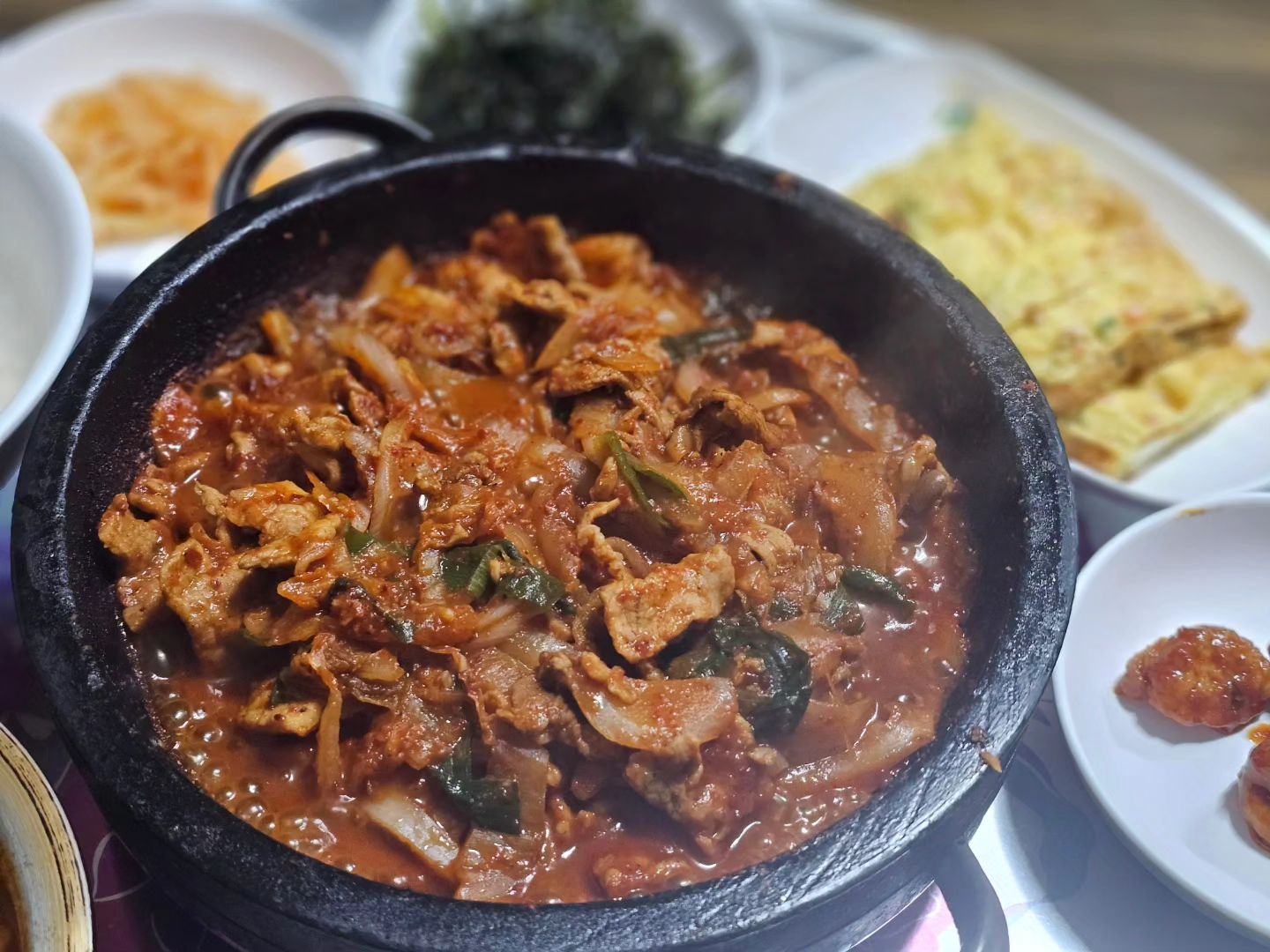 #대구#동구#동구맘#지저동#데일리#일상#일상스타그램#daily#맛스타그램#먹스타그램#먹방#비둘기집#비둘기식당#신암동맛집#백반#밥스타그램

-
-

정겨운 집밥분위기에 딱🙃
고봉밥을 한그릇 싹싹 비워냄‼️