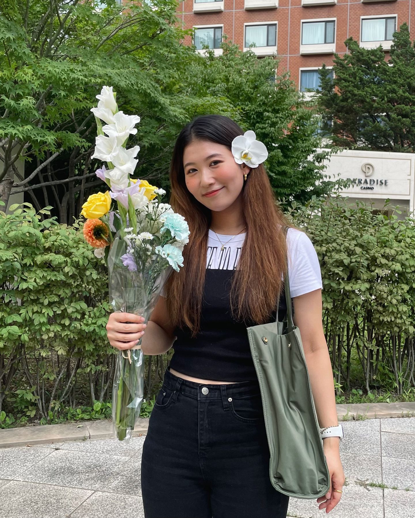 hidiannec 예진이가 준 꽃 이쁘다 👰🏻‍♀️🤍💍✨