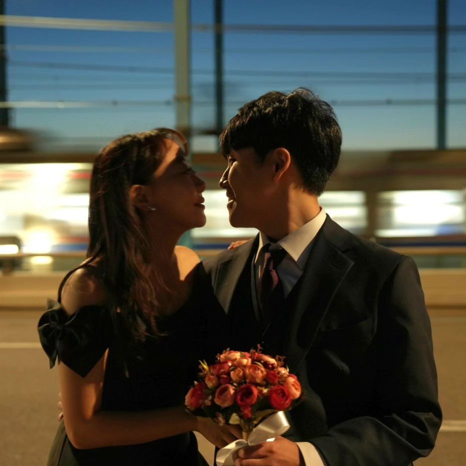 원본도 색감보정한 수정본도
전부 마음에드는군!!! 
야외스냅 찍길 잘했다 💗
엄청 뚝딱거린줄 알았는데 사진은 넘나 자연스럽닷

#웨딩스냅 #웨딩촬영 #스냅촬영 #야외스냅 #포바민스냅