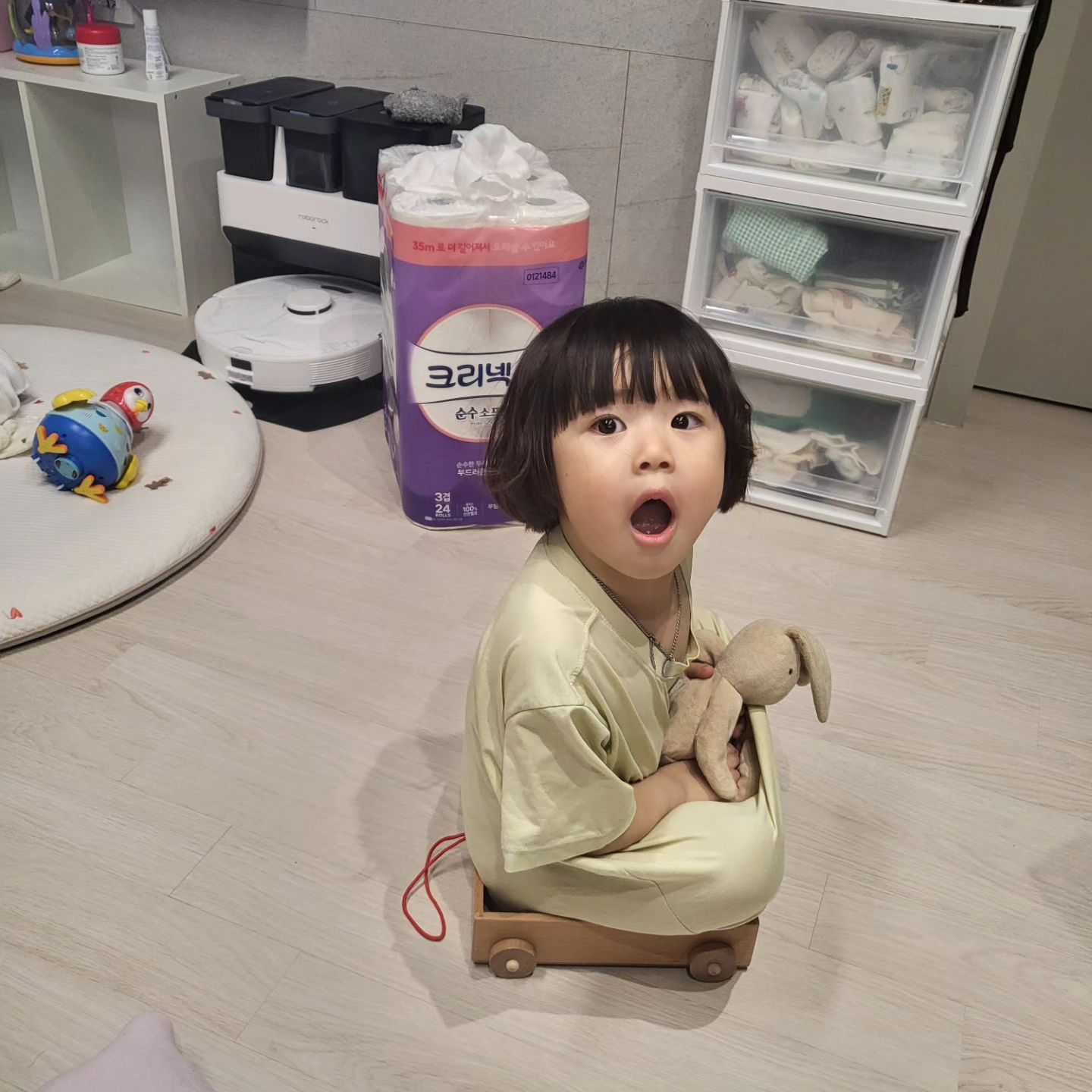♥ han ha rang ♥ + 1168
이모옷 훔쳐가기🙄
.
.
.
#쥐띠맘 #쥐띠아기🐭 #쥐띠맘소통 #20년생 #20년생아기 #쥐띠아기 #애개육아 #애개육아맘 #강아지랑아기🐶👶 #하랑 #한하랑👼🏻 #하랑하랑해👼🏻 #보스턴테리어 #쥐띠딸 #딸랑구💕 #딸스타그램 #아기스타그램 #애기스타그램 #선팔하면맞팔 #육아스타그램 #육아일상 #육아소통 #육아일기 #육아소통맞팔