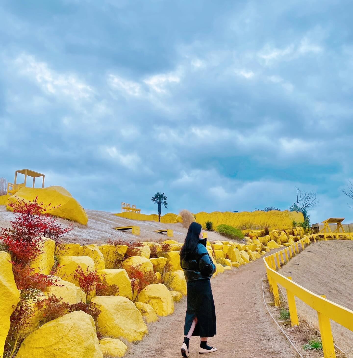 꼬꼬마 텔레토비 노랑동산🌝💛

추억의 텔레토비가 나올것만 같은 노랑노랑한 천국이에요
동화같은 풍경이라 사진찍고 또 찍고ღ

3/10일까지 공사중이라 올라가보진 못했지만
그 이후에 가셔서 인생샷 건져보시길 추천드려용!✨