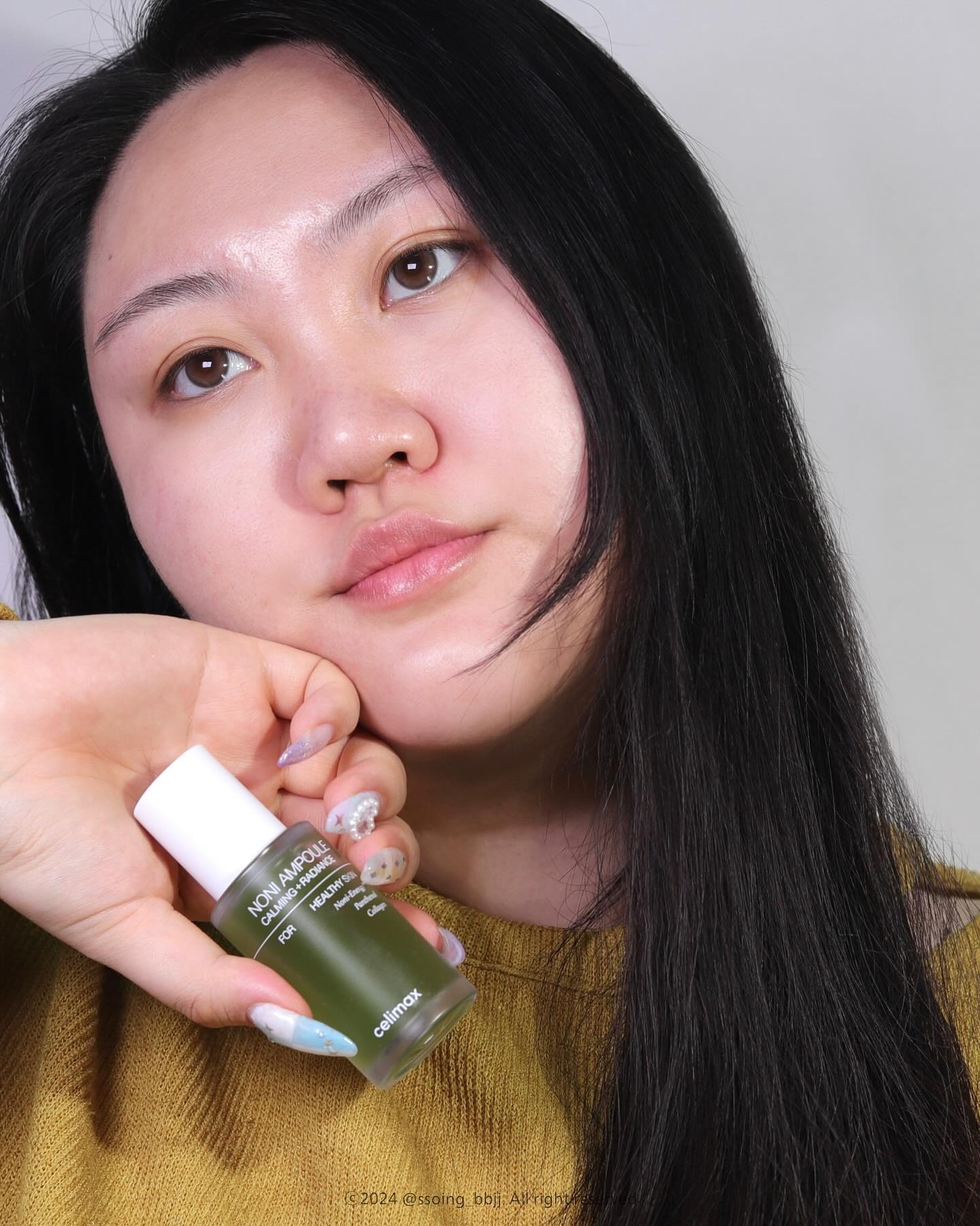 #협찬 celimax.korea 

출시직후부터 열심히 써왔던 수부지 인생템💚
셀리맥스 노니앰플이 업그레이드 된다고 해요✨

2배 더 강력해진 노니앰플2!
점성이 느껴지는 제형이지만 피부에 빠르게 스며들어
환절기 속건조까지 깔끔하게 잡아주는 앰플인데요

속건조, 속당김에만 좋은게 아니라
피부 진정과 영양까지 챙길 수 있는 앰플이라
4계절내내 잘 사용하고 있답니다👍🏻

푸석푸석 건조하고 탄력없는 피부를
속광이 탄탄하게 올라오는 매끈한 피부로 만들고 싶으시다면
더 강력해진 셀리맥스 노니앰플로 관리해보세요💚 

.
.

#셀리맥스 #노니앰플 #앰플추천 #스킨케어 #속당김 #속건조 #셀리맥스노니앰플 #피부고민 #수부지앰플 #진정앰플