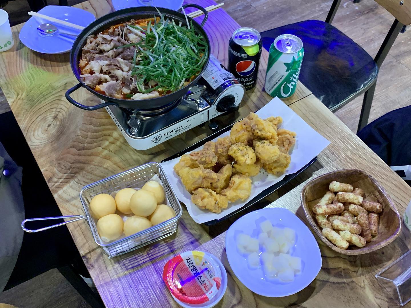 💛 #금산맛집 #신통치킨 

금산읍에 위치한 치킨 맛집 신통치킨❗️

가성비 넘치는 한 마리 통닭부터 순살 후라이드, 국물 떡볶이, 어묵탕 등의 다양한 안주가 있어서 술집으로 방문하기도 좋아유❤️

매장에 스크린도 크게 있어서 축구나 야구 경기 보러오기 좋다구요~~

📍충남 금산군 상리 20-1
📍 17:00 - 24:00 (L.o 23:00)

#금산치킨 #금산치킨맛집 #금산신통치킨 #신통치킨메뉴 #신통치킨추천 #국물떡볶이 #금산술집
