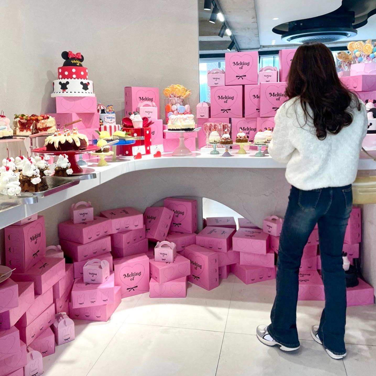 ♡ᵎᵎᵎ
#협찬
진쟈 여기 큐티 작렬 🐰💝💝
케이쿠 완전 신중하게 골랐음~!~!

귀여운 칭구칭긔 자르기 미안해서 제일 마지막에 먹었다
사장님 이렇게 귀엽게 만들지 마시라고여ㅠ
먹긴 먹었는데요,,, 맘 아푸잔엉,,,
.
meltingof