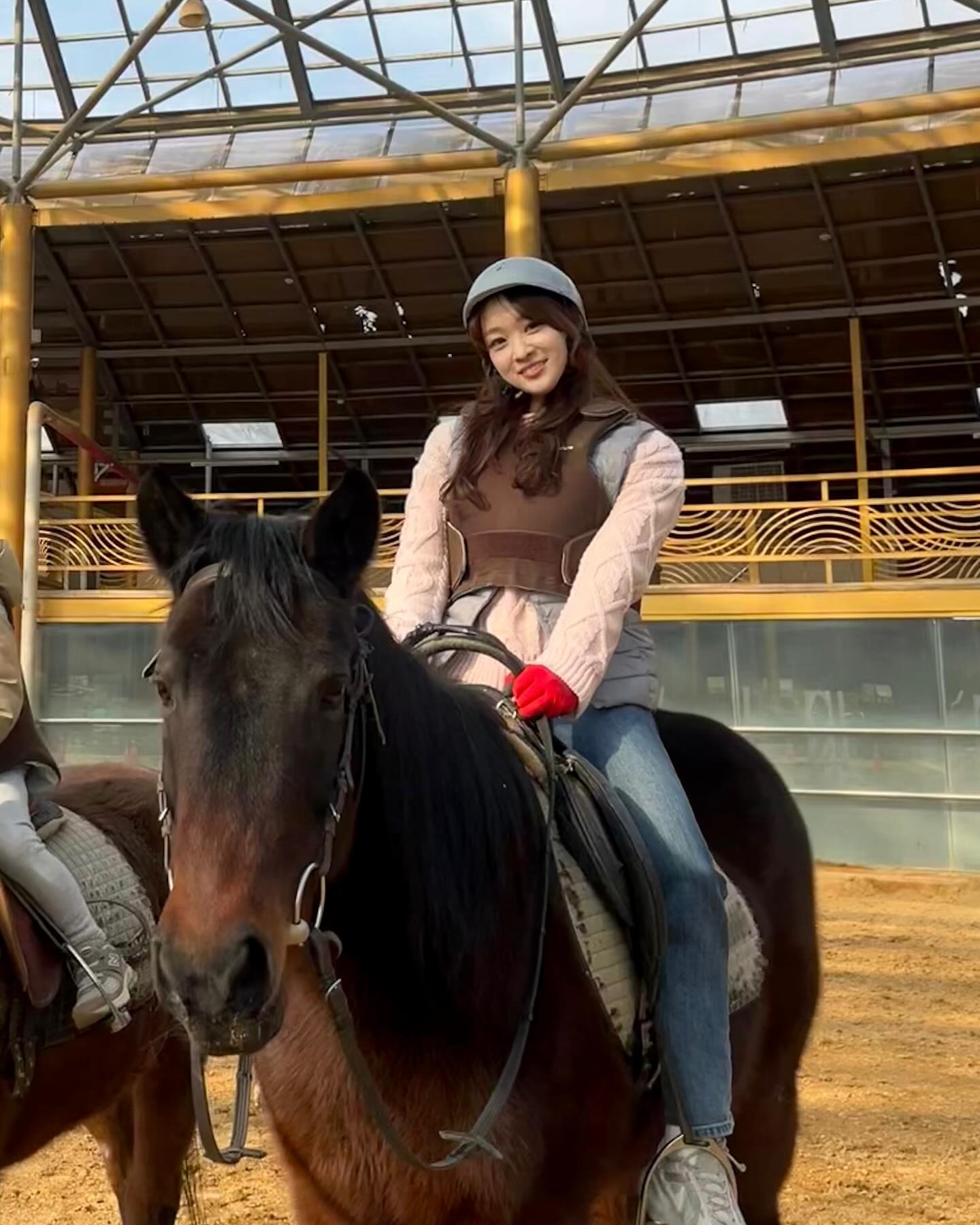 #승마 배우는 중인 서영의 1월 넷째 주! 삶의 낙이 늘어나는 게 삶의 낙🥰 나와 교감하는 이 영혼의 이름은 ⭐️바니⭐️

#베르아델승마클럽

몬스타엑스 Beautiful liar 뮤비촬영지이기도 한 이 곳 ✨ 
청하 효연 네이처 분들도 👍🏻