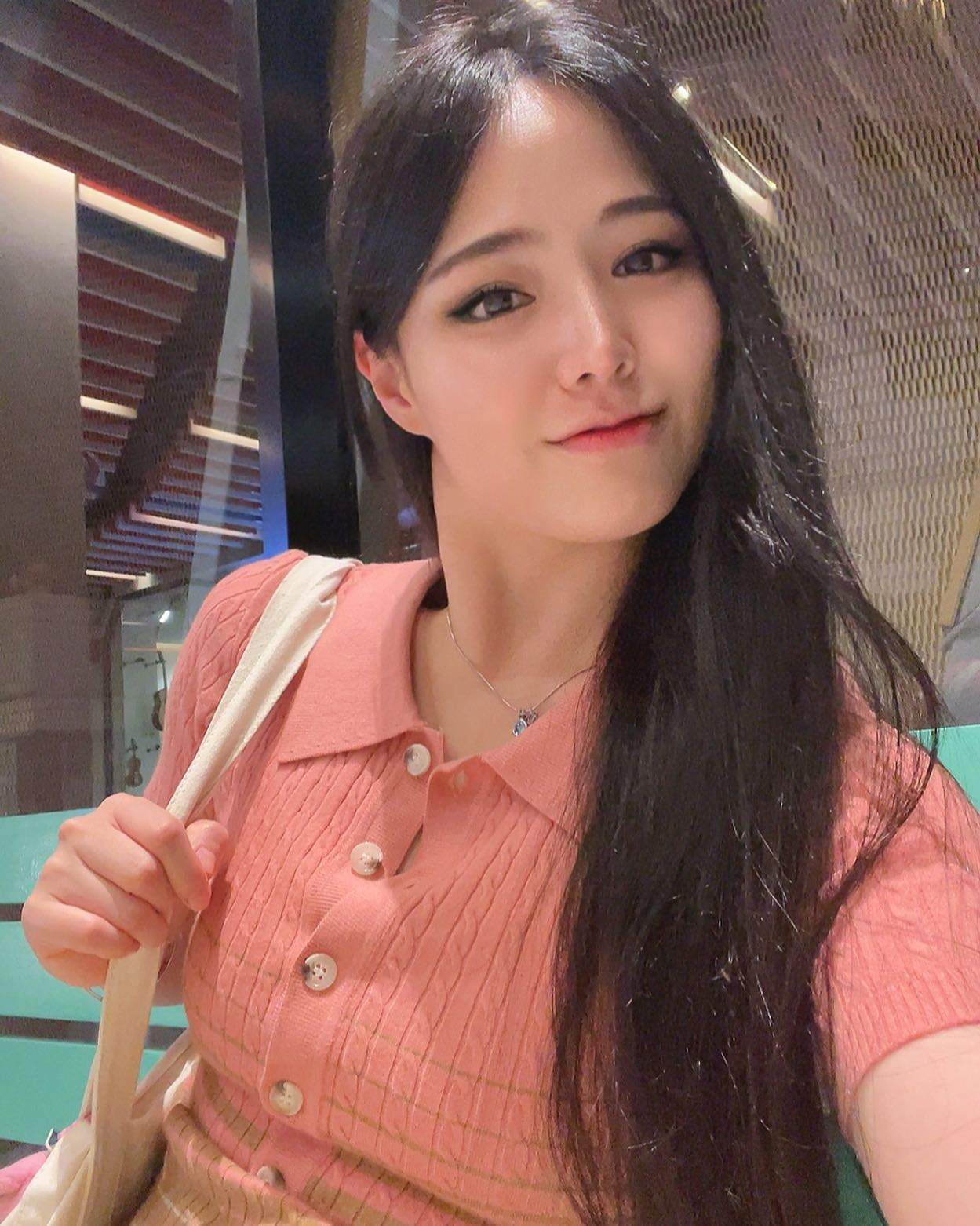 2018년부터 찬찬히 쌓아온 제 인연을
올 9월에 결실을 맺으려합니다. 연락이 늦더라도 부디 너그럽게 이해해 주세요☺️
.
#9월의신부 #보에어 #결혼브이로그가주아