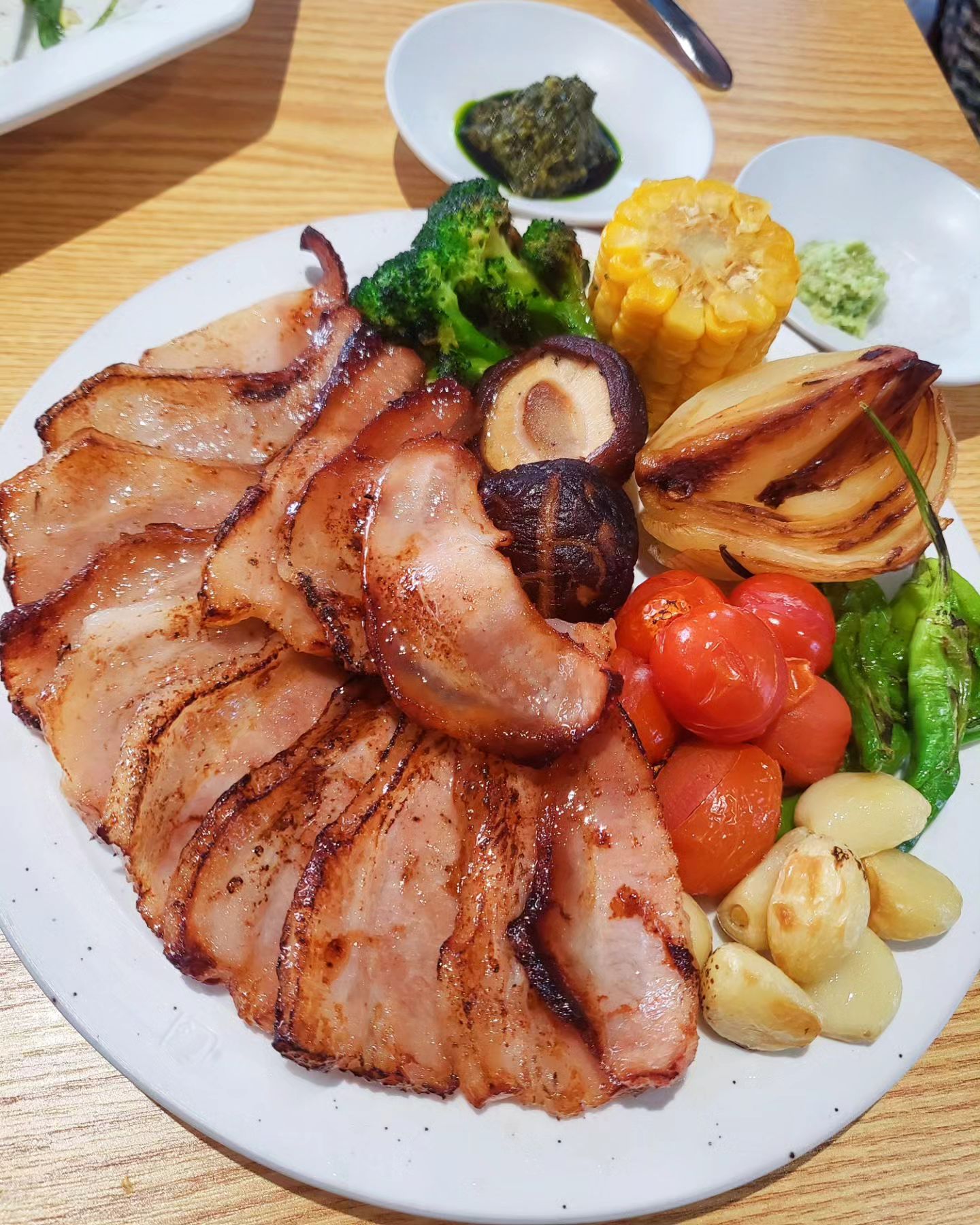 #협찬 mealkicks
밀킥스💚🧡

고잔동에 낮에는 브런치 저녁에는 와인바로 운영되는 밀킥스에서 런치로 세트메뉴를 먹었어용😋

SET MENU
김 시저 샐러드+파스타 or 리조토+챠슈항정스테이크
세트메뉴  모두 맛있고 오픈주방이라 넘 좋더라구요😍

매장 식사공간도 넓고 깔끔한 인테리어가 예뻐서
저녁에 와인바로 오픈할때 다시 방문하려구용😊

분위기도 넘 좋고 맛도 좋은 밀킥스는 
데이트나 모임장소로도 추천드려용🤗

.
.
.
.
#밀킥스#고잔맛집#고잔동브런치#고잔동와인바#고잔데이트#안산데이트장소#고잔맛집#안산맛집#고잔동파스타#고잔동스테이크#항정스테이크#안산핫플#먹스타#먹팔#외식스타그램😍