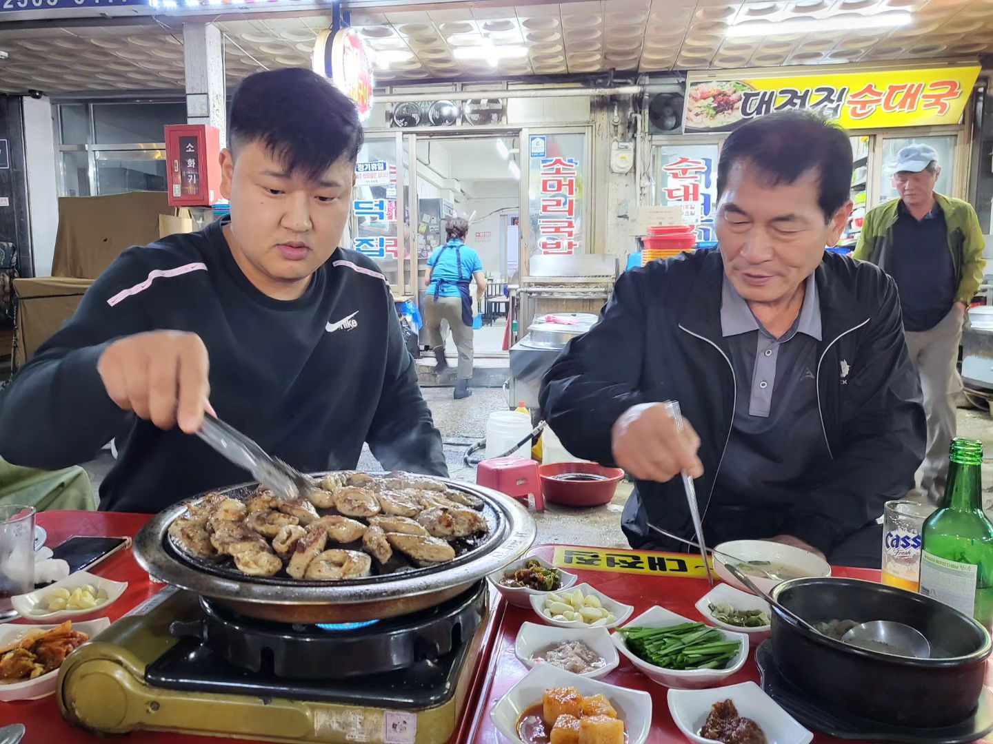 추석4🌕
엄빠를 만나야
내가 먹고싶은거 다 먹을 수 있지롱☺️
흥 많은 며느리 맞춰 주시는 시엄빠🙇🏻‍♀️🩷
2차에 네컷까지 클리어😁
.
.
.
#사랑해유