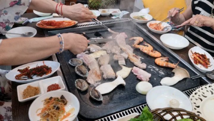 #광고 

저온숙성 ⚱️항아리 삼겹살 전문점❗️
의정부 ✔️하진 삼겹살🥓🥩
소개해 드릴게요‼️ 

의정부 고소하고 맛있는 명품 삼겹살 하진 삼겹살은 부드럽고 고소한 맛이 특징인데요🤗 

특별한 항아리 숙성 방법으로 육즙은 지키고 식감은 좋게 만들었네요😀👍

❣️항아리 숙성삼겹살이라 더욱 부드럽고 맛있어요 

그리고 하진 삼겹살은 반찬을 매일 직접만들어요 

🫡무엇보다도 
사장님이 넘넘 친절해요 

😊반찬이 맛있고 직접재료를 공수해 만드셔서
신선했어요 

의정부 하진 삼겹살 아침, 점심백반을 운영하고 있어요 

그리고 매일 새로운 메인메뉴를 제공해요❗️ 

하진 삼겹살은 민물장어를 직접 공수해
저렴한 가격에 무한리필로
판매하고 있어요 

금오동의 특별한 맛집으로 강추해요 

✅️하진삼겹살 링크
https://naver.me/GsjilrAN 

🌎주소
경기 의정부시 동일로677번길 9 1층 

📞전화번호 
0507-1361-9922 

#금오동삼겹살 #의정부삼겹살 #하진삼겹살
#의정부맛집 #금오동맛집
#의정부터미널맛집
#의정부을지대학교병원맛집