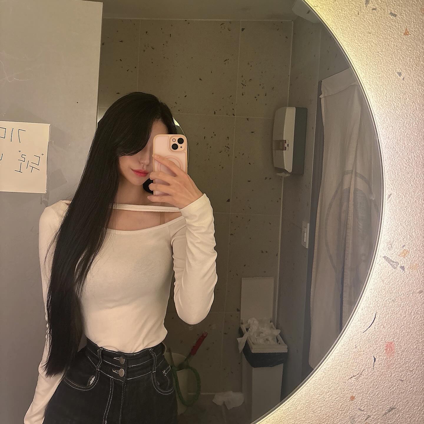 꼬인걸 굳이 풀라카면 손만아프지
걍 끊어내셈
