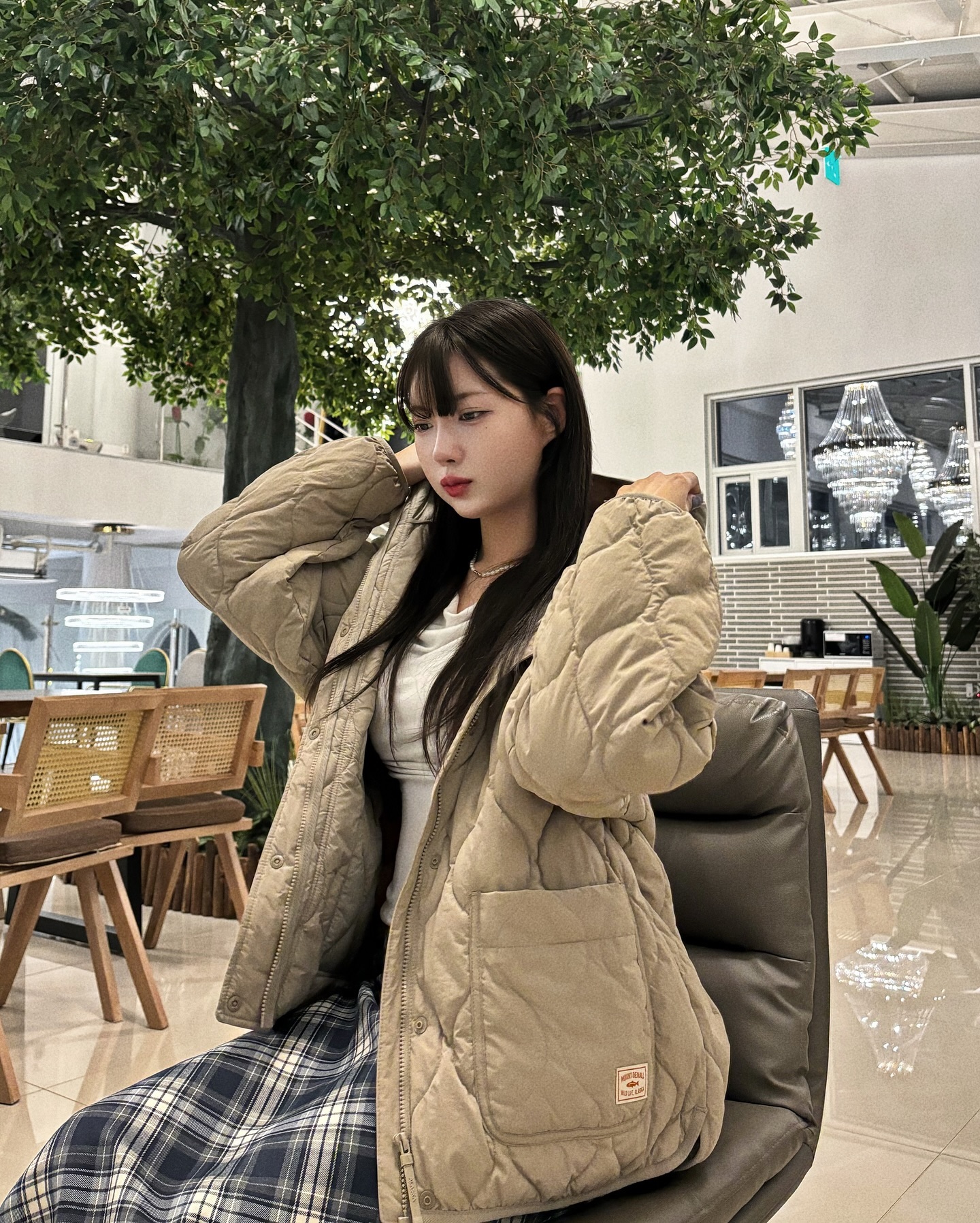아웃도어 경량패딩이라 캠핑룩으로도 소화가능!
입으면 알래스카 한복판에 있어야 할거같은 패딩이랄까😆
.
.
.

#협찬 #알래스카 #alaska #경량패딩 #캠핑룩 #여자패딩 #알래스카패딩 #스타일메이트
alaska_lifestyleoutdoor stylemate_official