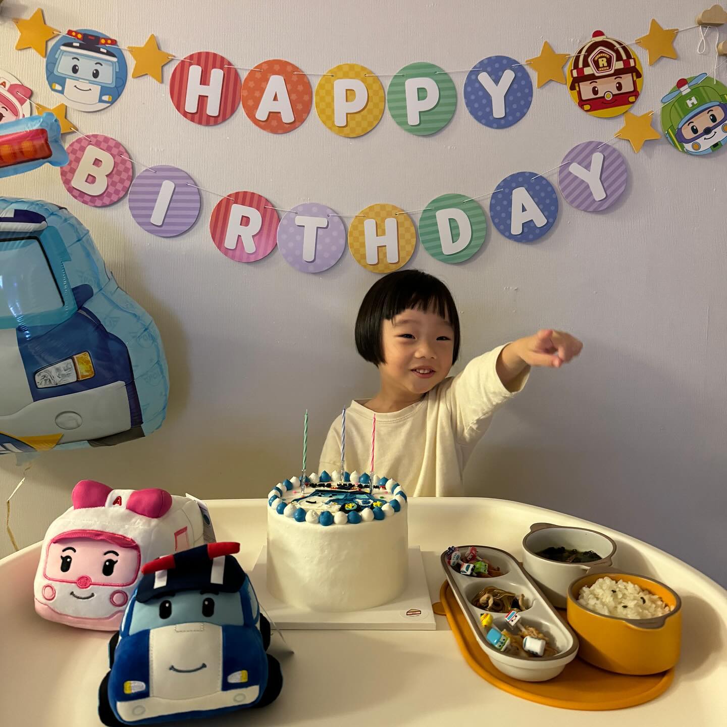 ☝🏻D+1096

❤️정여준 세 돌 축하해❤️

작디작은 아가가 무럭무럭 자라서
어느덧 세번째 생일을 맞이했다 ᵒ̴̶̷̥́ ·̫ ᵒ̴̶̷̣̥̀ 

작게 태어났지만 큰 마음으로 자라나고 있는 너를
언제나, 항상 응원해!

건강하게 잘 자라줘서 고맙고
앞으로도 너의 성장을 묵묵히 응원하며 기다릴게!

세 번째 생일 진심으로 축하해!
그리고 엄마, 아빠의 천사로 와 줘서 정말 고마워.
사랑한다는 말이 부족할 만큼
사랑하고 또 사랑해 내 아가 
영원한 나의 일뜽 🫶🏻

축하해주신 모든 분들 감사합니다 ˃̵͈̑ᴗ˂̵͈̑ 🧡

#우리아기일뜽이❤️